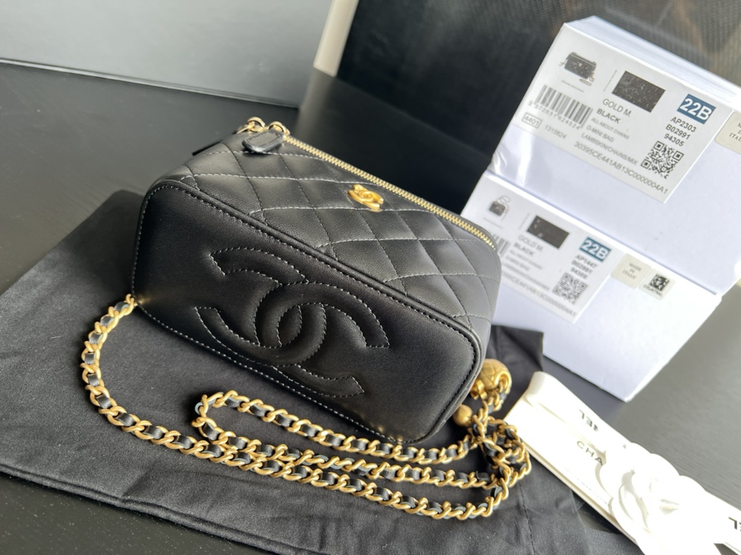 Handbag Chanel AP2303 size 17cmx9.5cmx8 cm - vstockx
