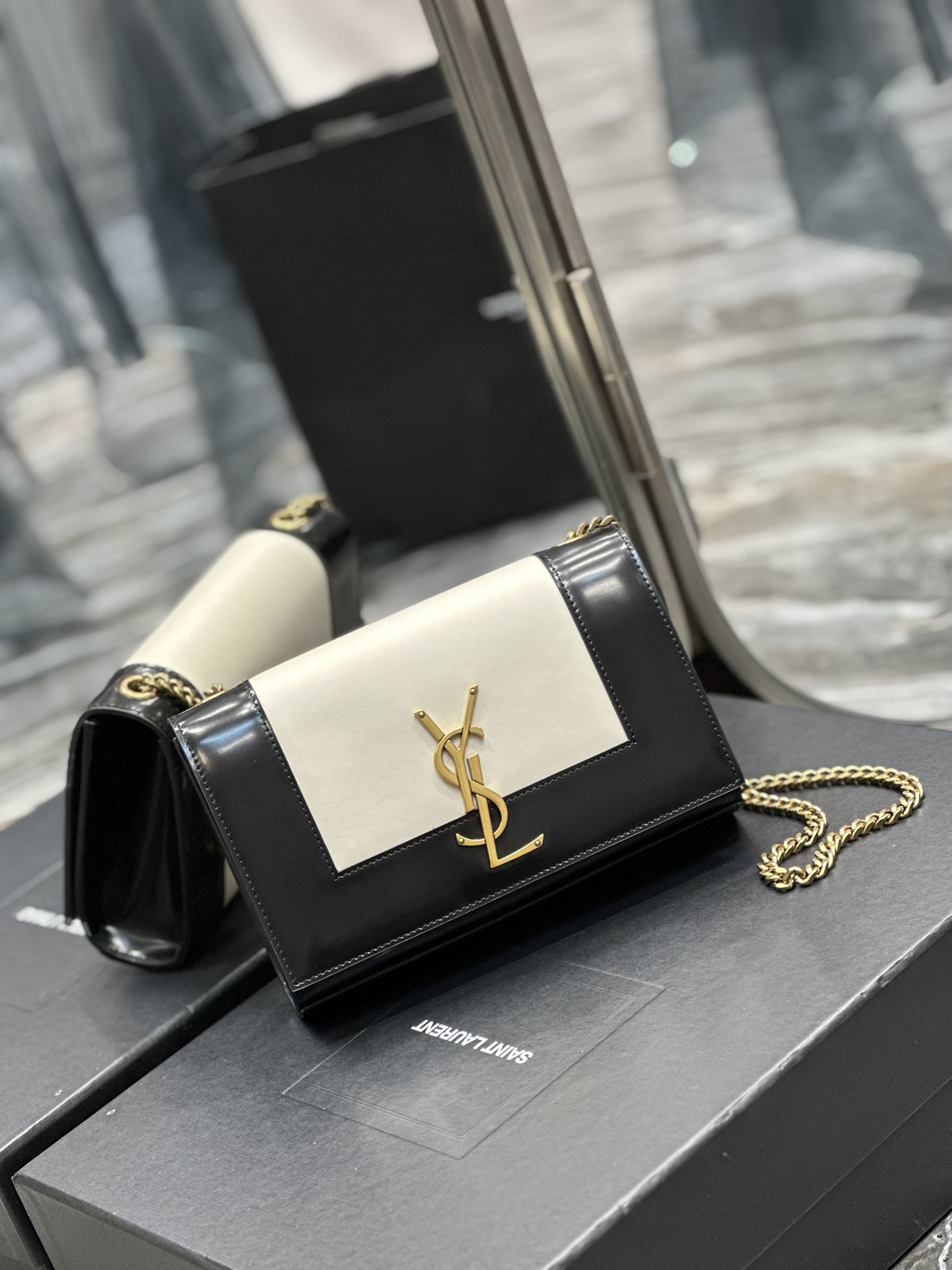 Handbags SAINT LAURENT 469390 size 20x13.5x6 cm - vstockx