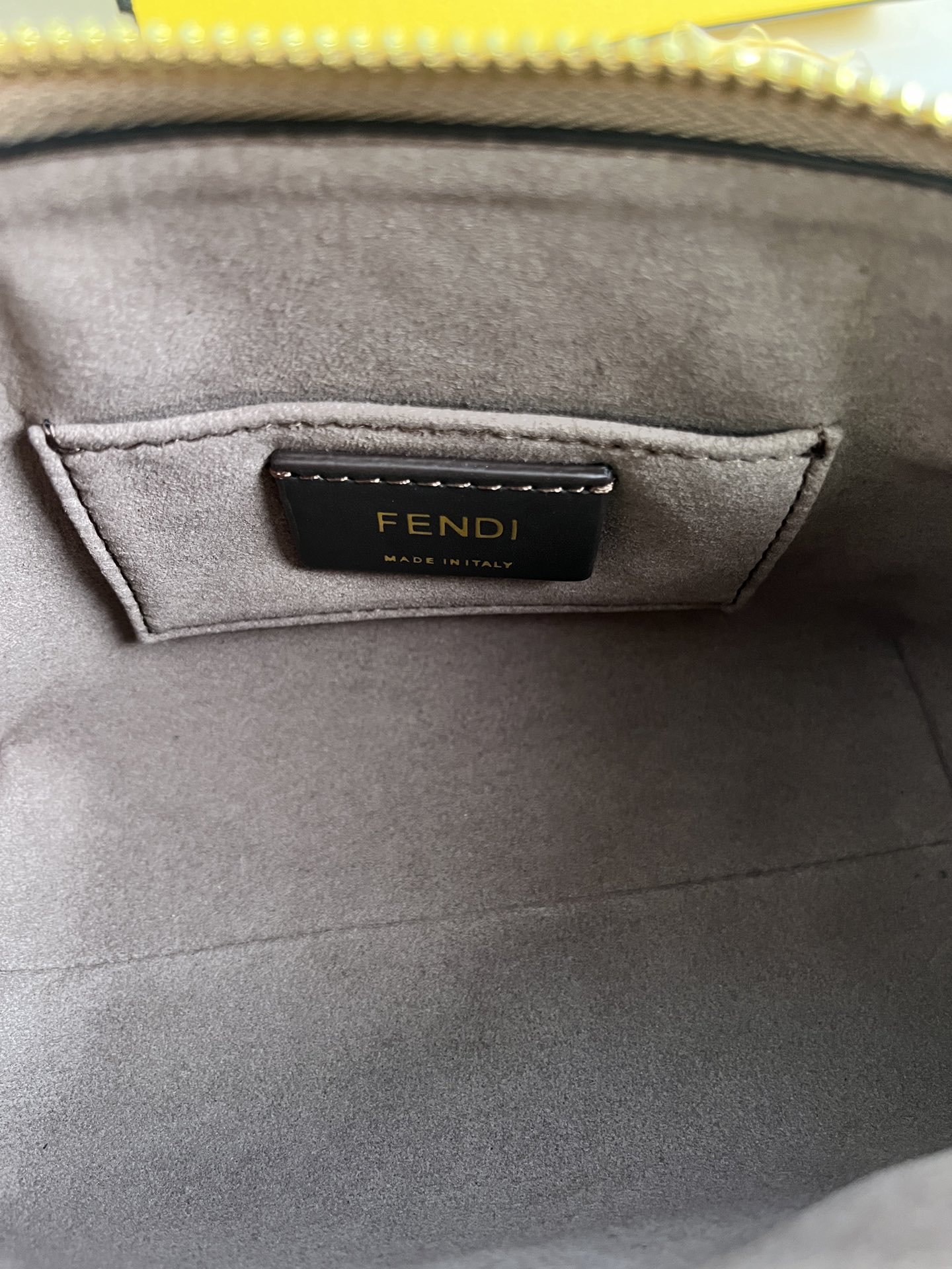 handbags FENDI 228 size:20.5*12*9cm - vstockx