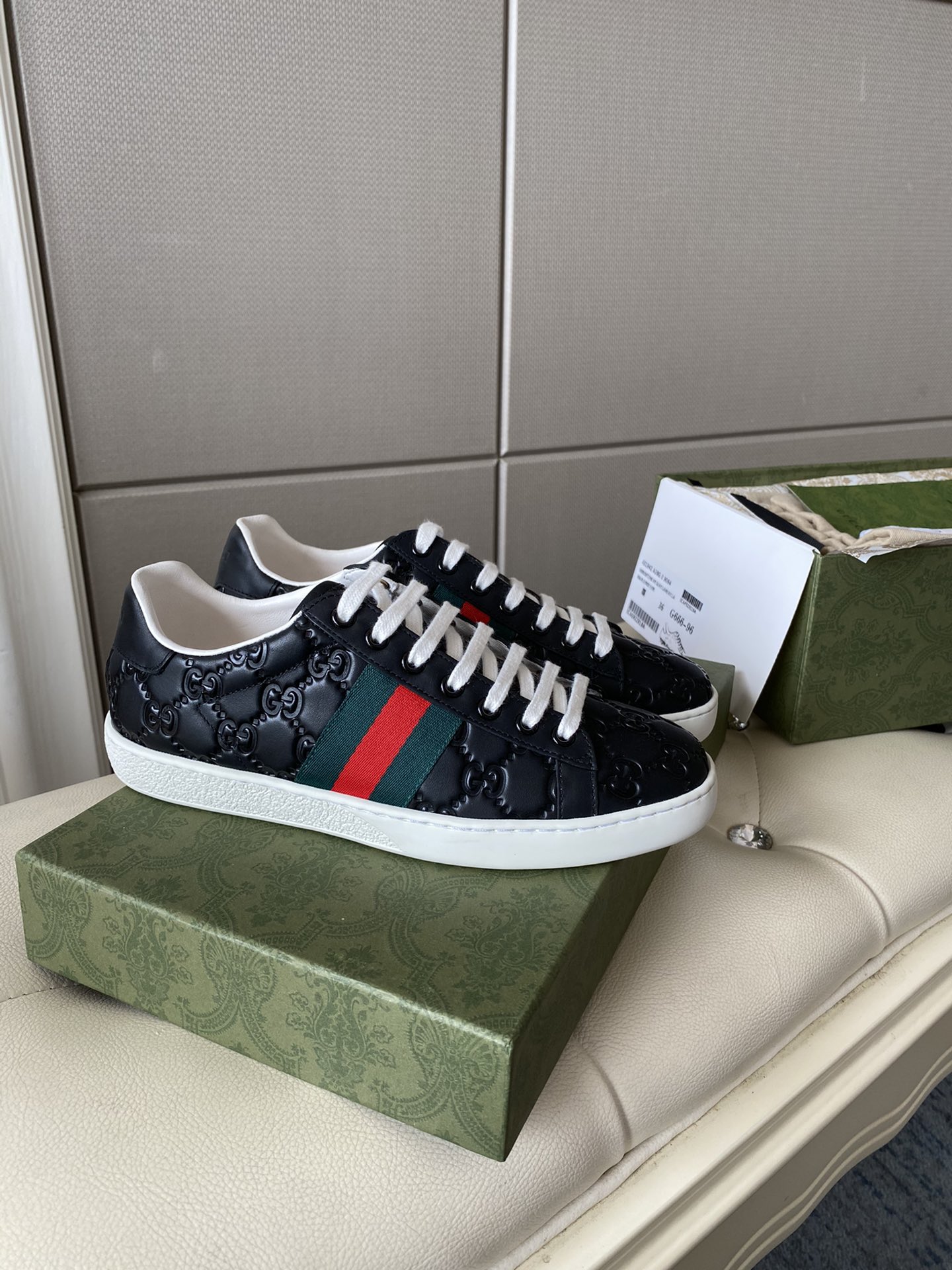Gucci Women's Ace sneaker with bee sneaker 4 - vstockx
