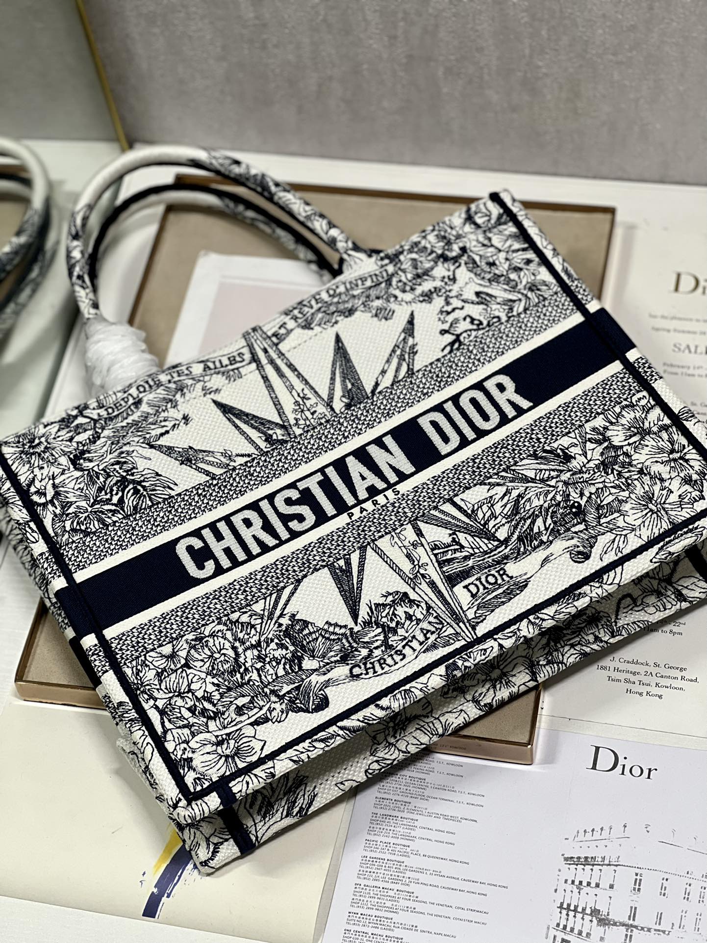 Handbag Dior 1286 size 36  28 cm - vstockx