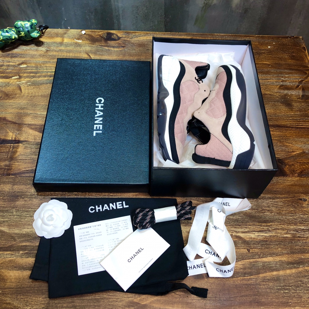 Chanel Fabric & Suede Calfskin Low Top Sneaker 20 - vstockx