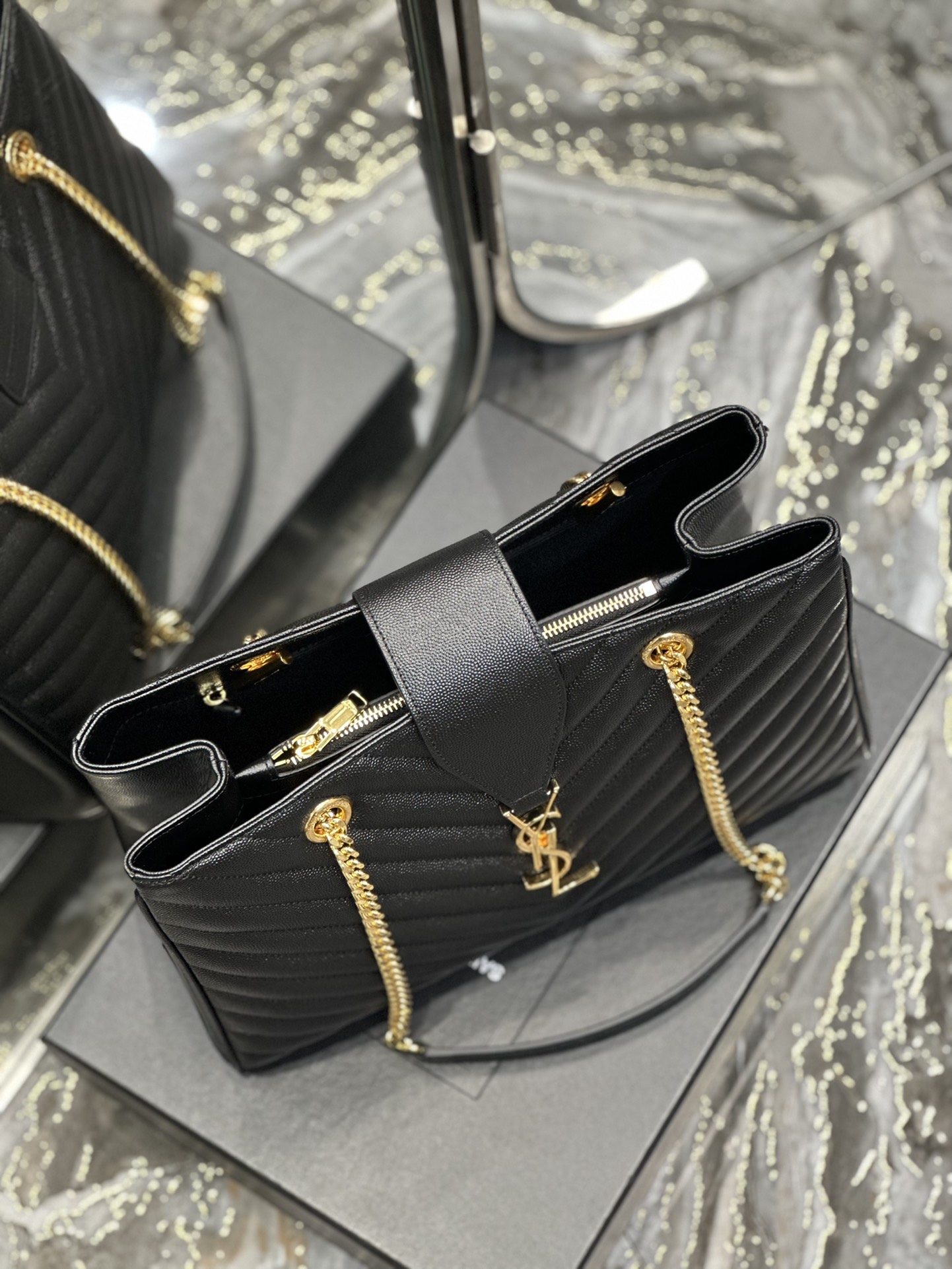 Handbags SAINT LAURENT 668900 size 33  22  15 cm - vstockx