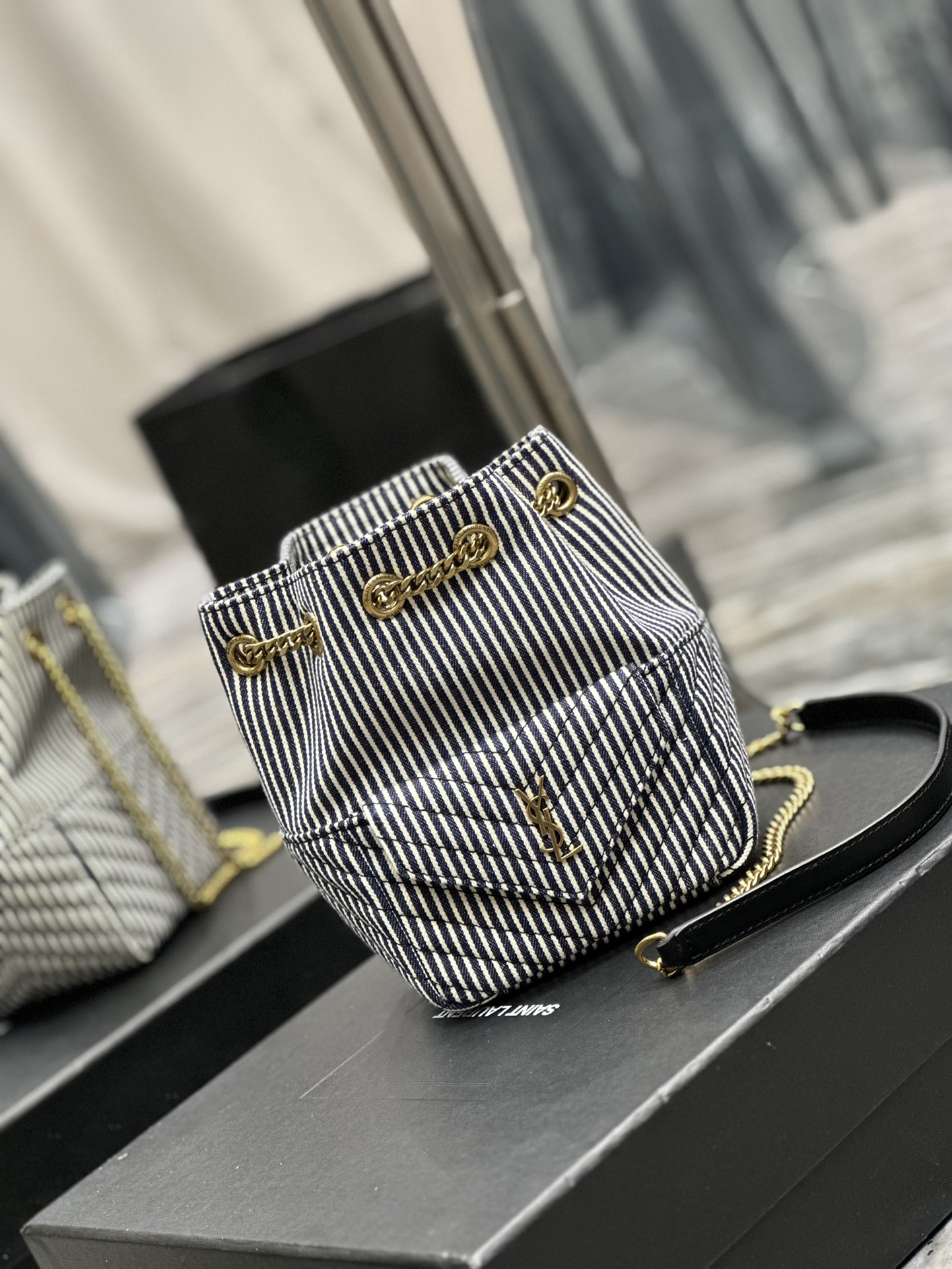 Handbags SAINT LAURENT 631052 size 19x13x13 cm - vstockx