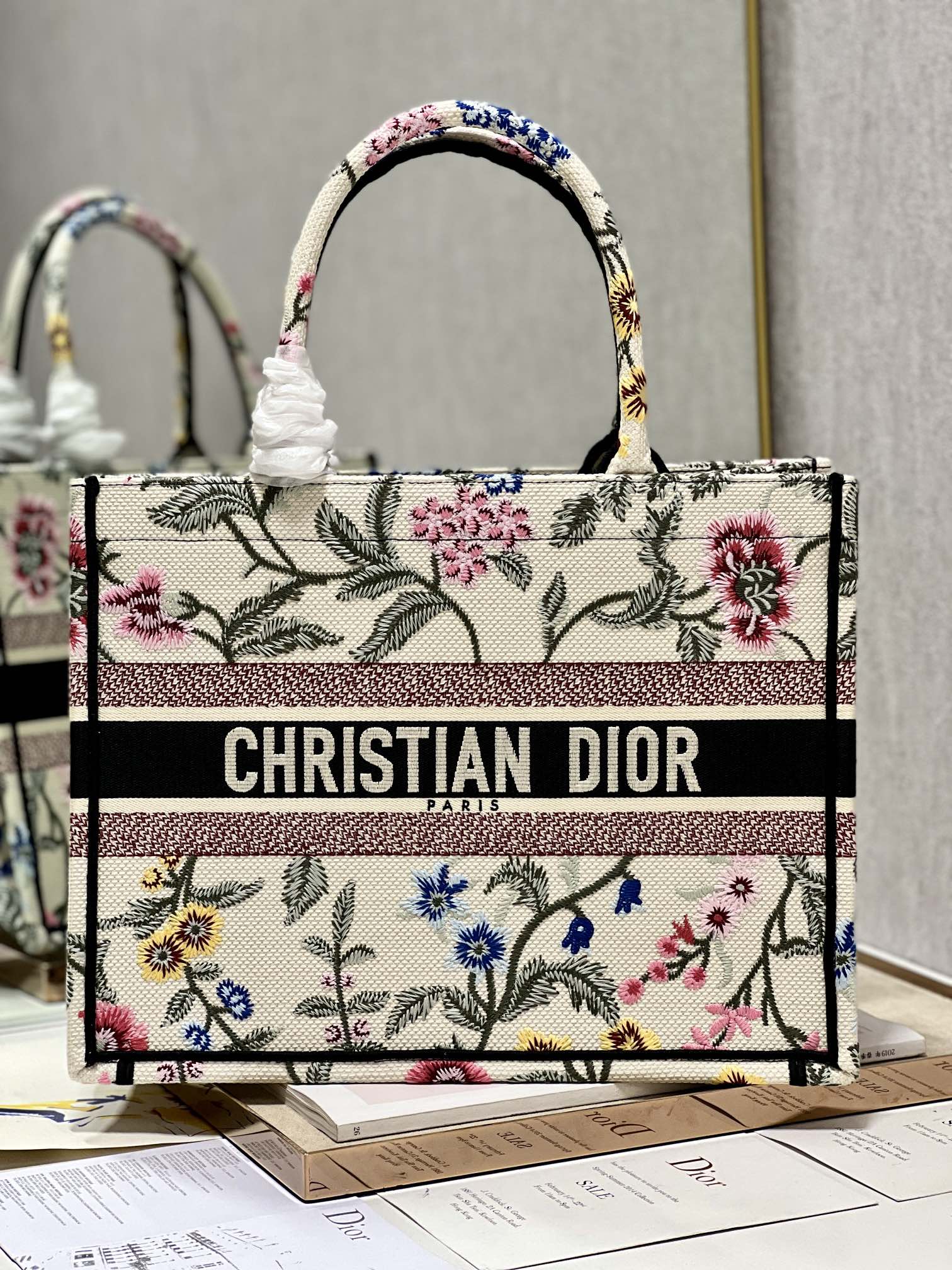 Handbag Dior 1286 size 36  28 cm - vstockx