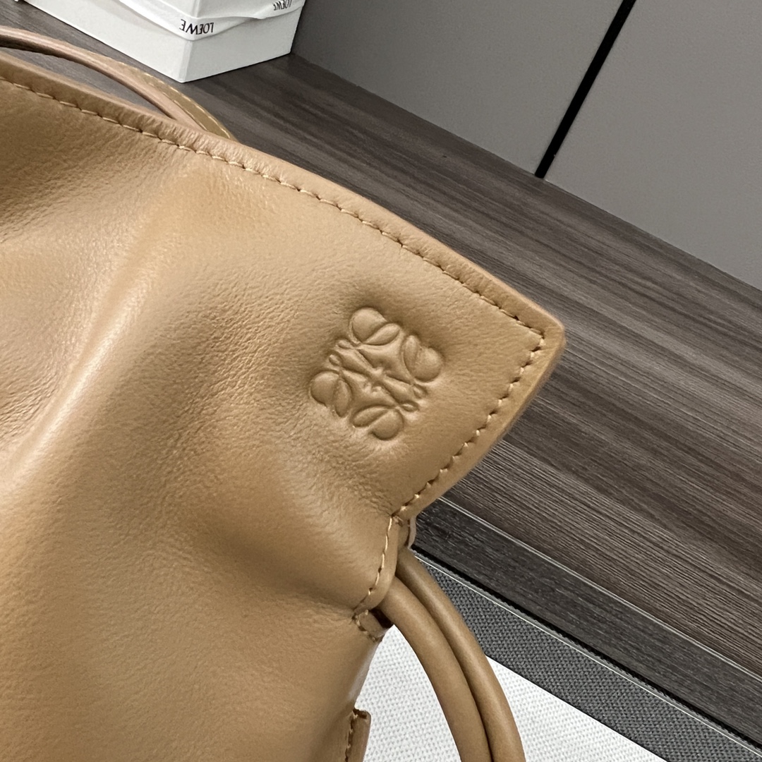 Handbags LOEWE 10855 size:25 cm - vstockx