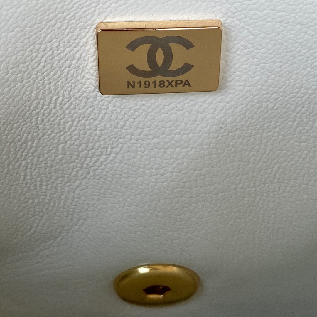 Handbag Chanel AS3366 size 20X9X13.5 Cm - vstockx