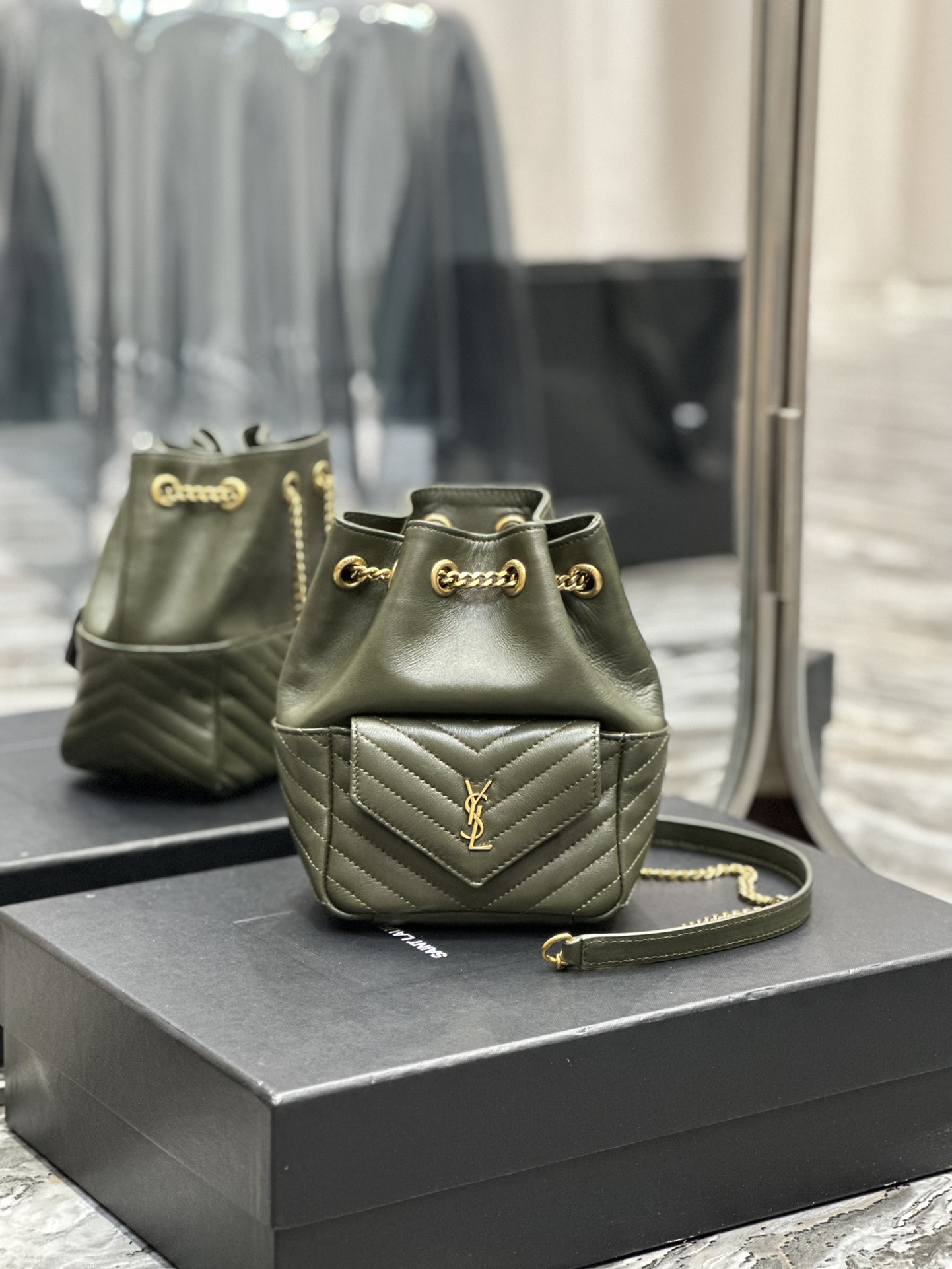Handbags SAINT LAURENT 631052 size 19x13x13 cm - vstockx