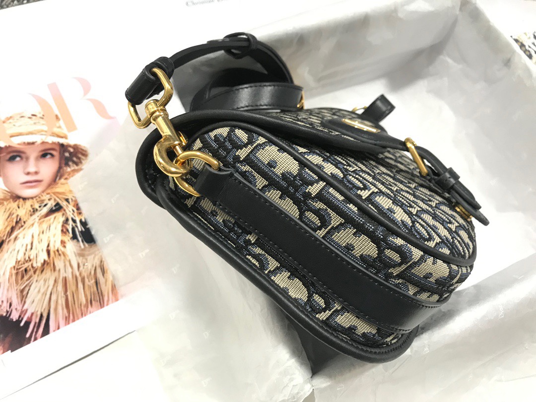Handbag Dior M9319 size 22*17*6 - vstockx