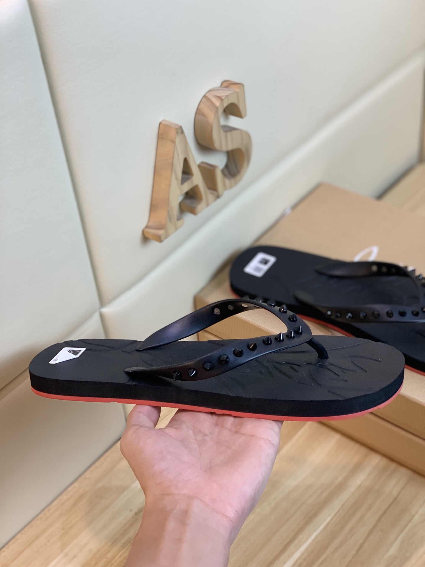 Christian Louboutin Loubi Flip Flat 4 - vstockx