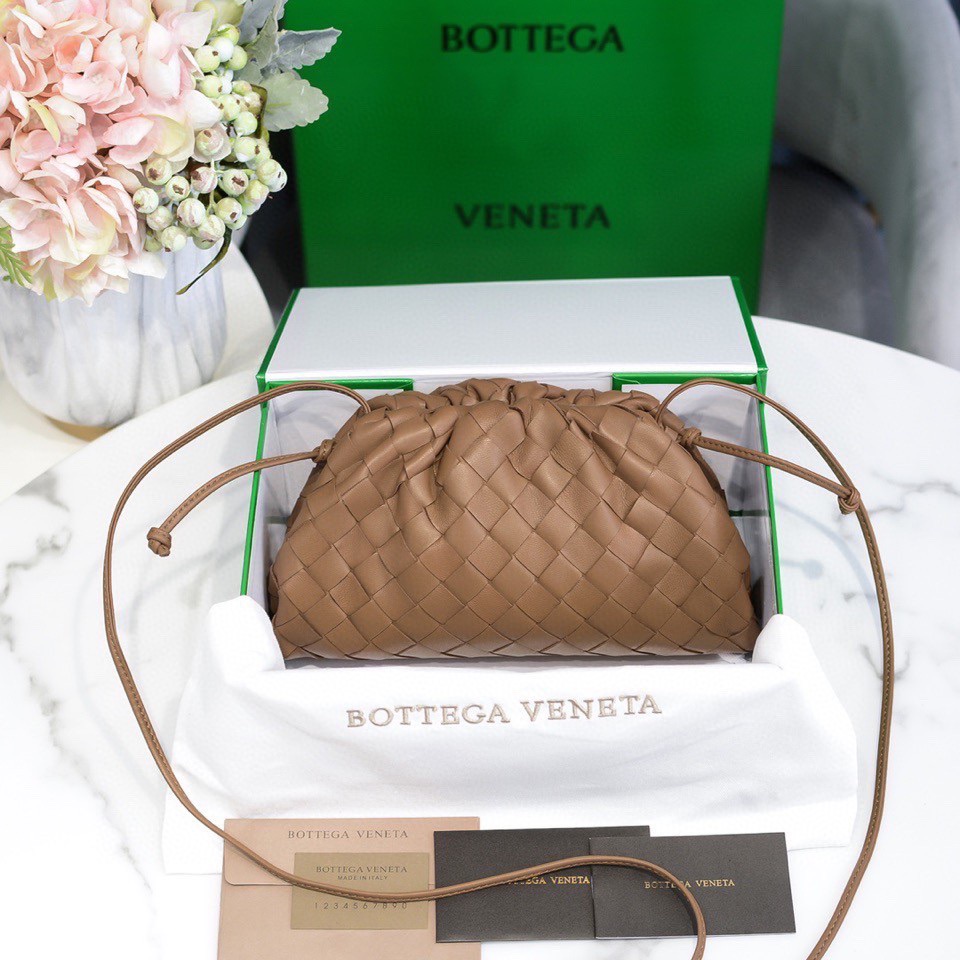 handbags Bottega Veneta The pouch size:23*13*8 - vstockx