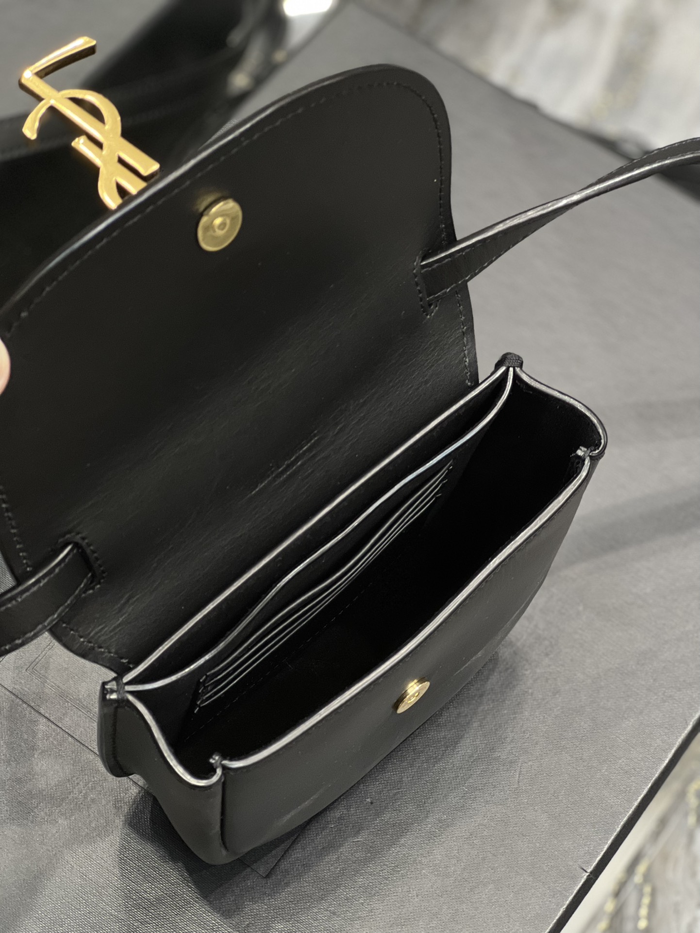 Handbags SAINT LAURENT 623097 size 15x14x4.5 cm - vstockx