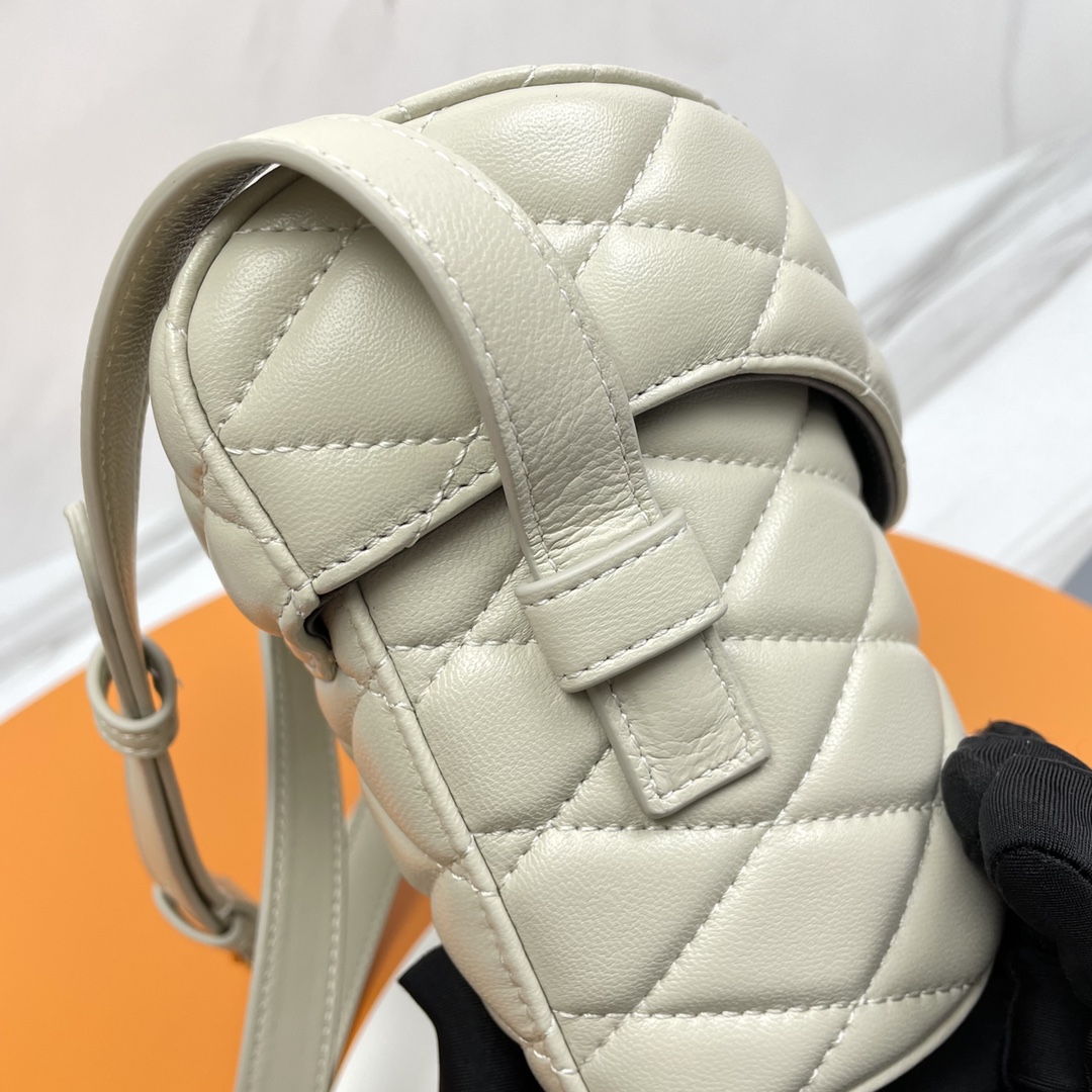 Handbags SAINT LAURENT 710080 size 19  15  8 cm - vstockx