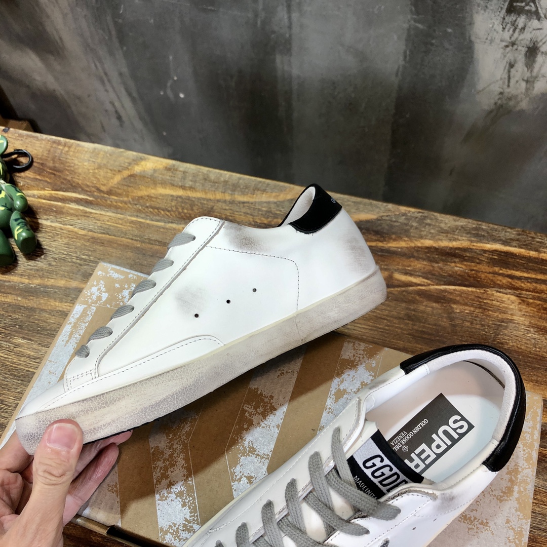 Golden Goose Superstar distressed-finish sneakers 18 - vstockx