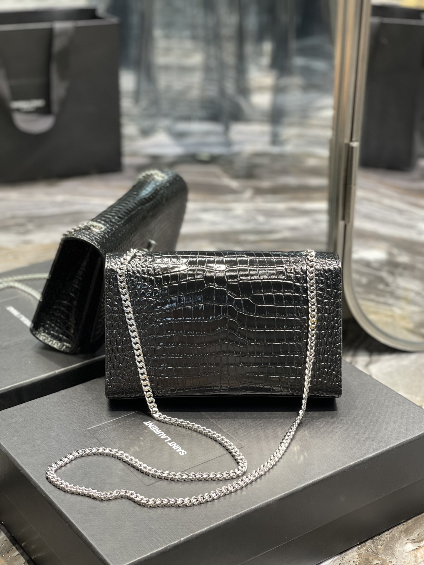 Handbags SAINT LAURENT 354119 size 24x14.5x5 cm - vstockx