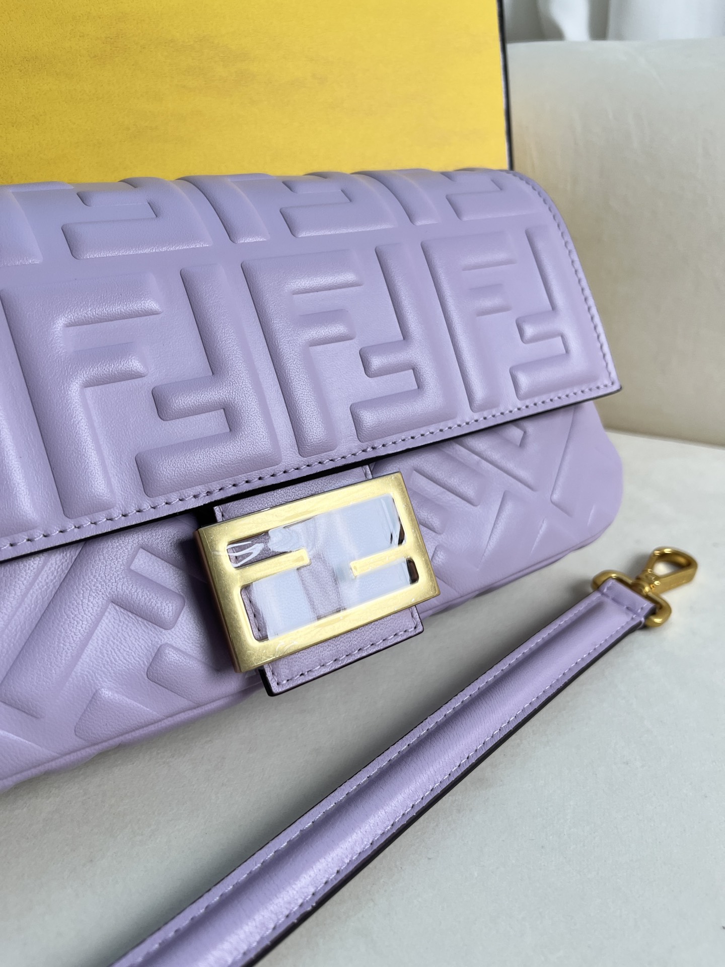 handbags FENDI 211 size:27*15*6cm - vstockx