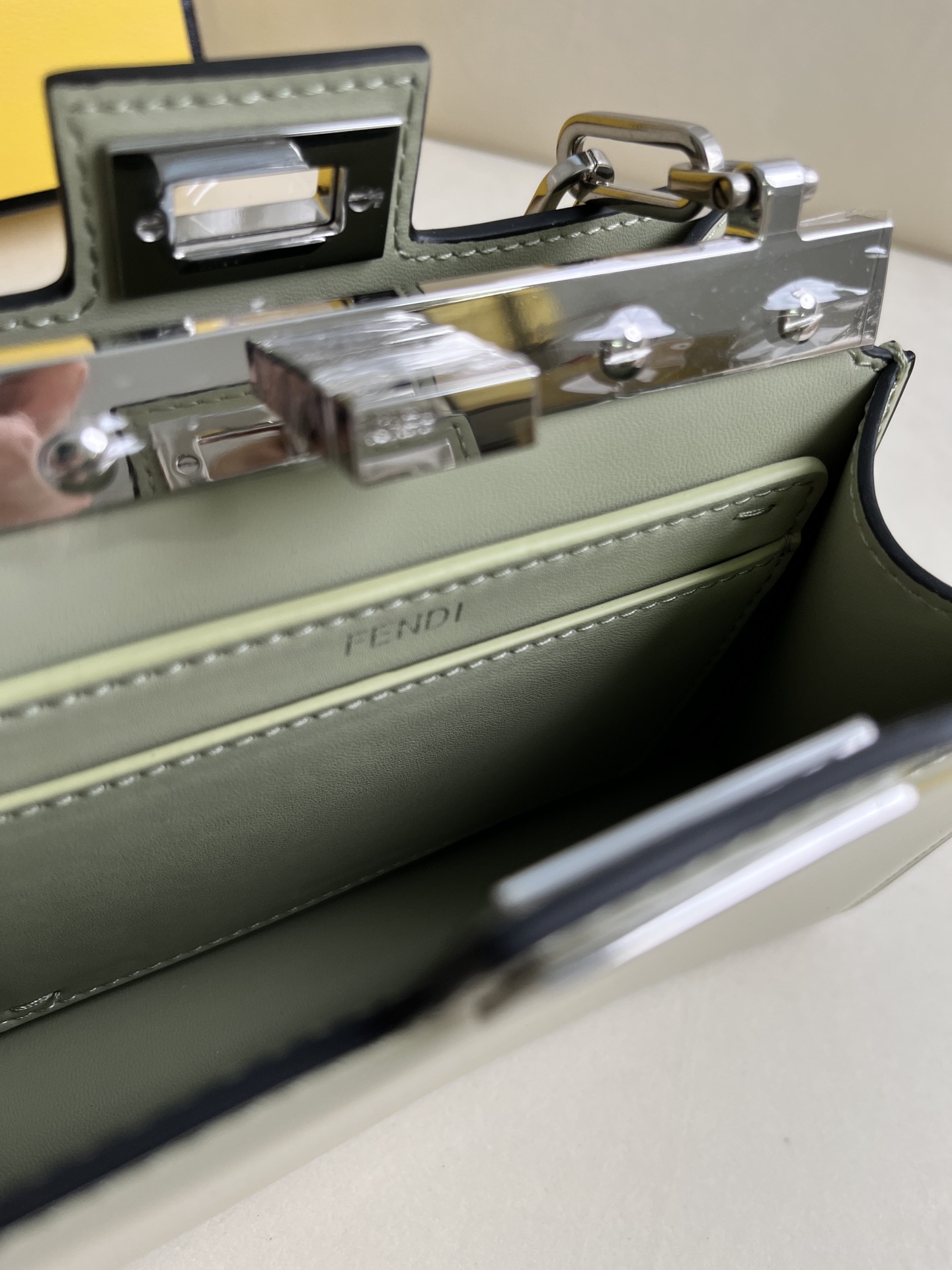 handbags FENDI 1012 size:20.5*11*14cm - vstockx