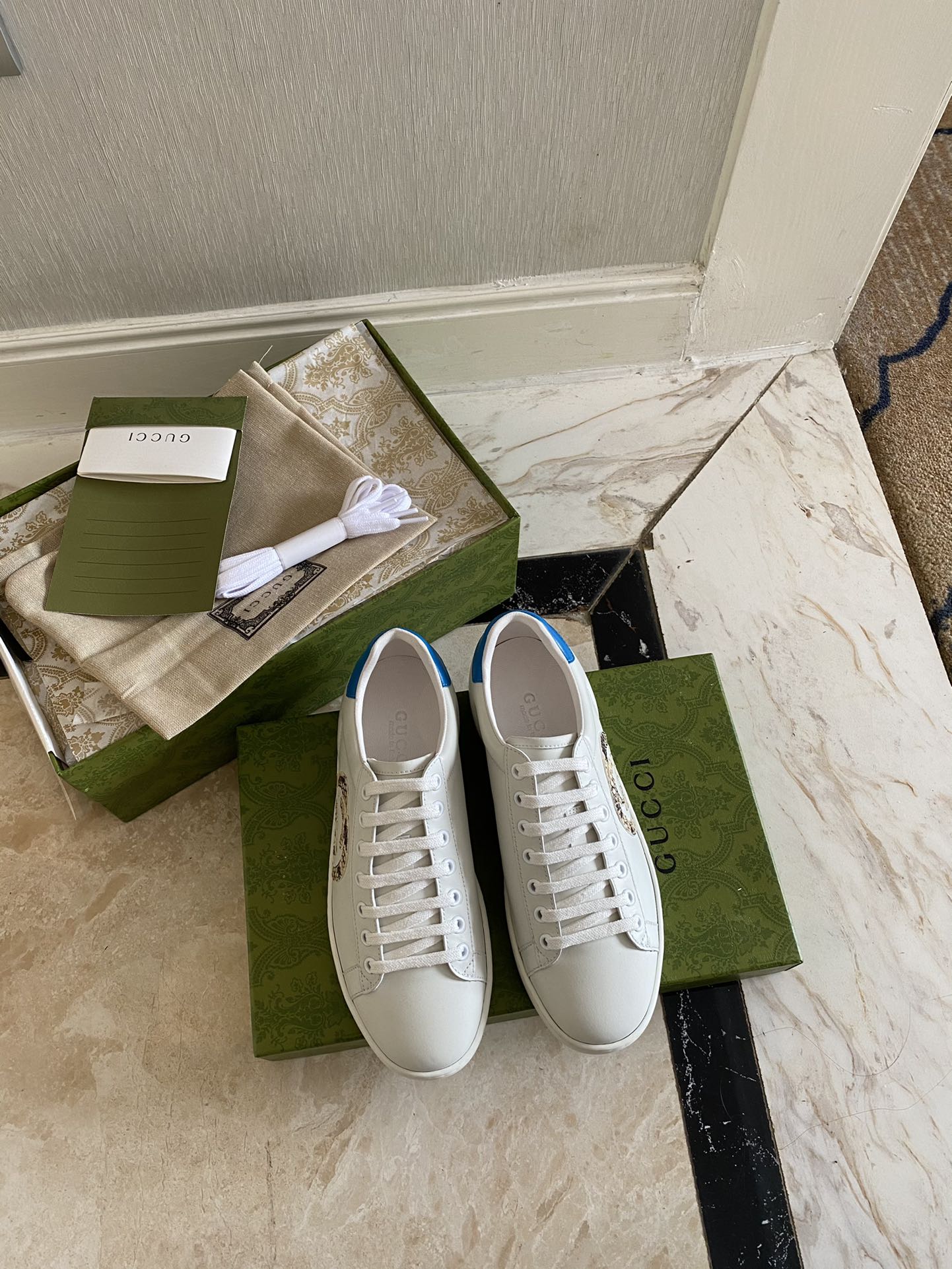 Gucci Women's Ace sneaker with bee sneaker 4 - vstockx