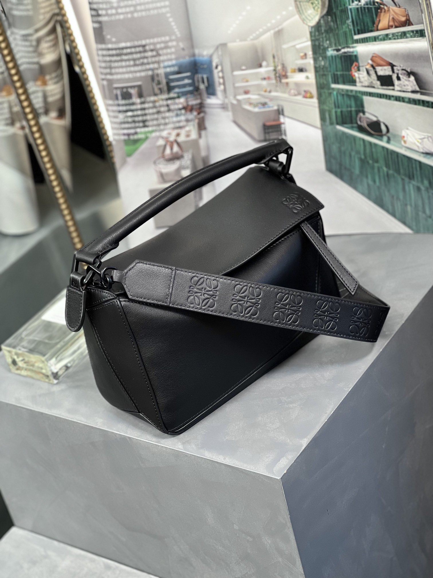 Handbags LOEWE  size:24-16.5-10.5 cm - vstockx