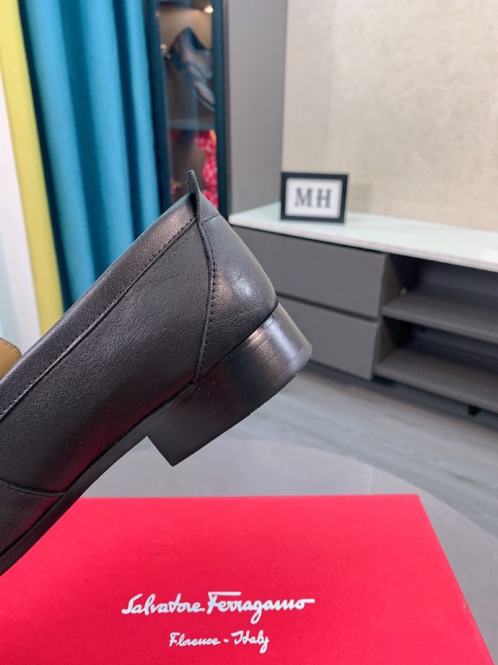 Salvatore Ferragamo Boots 35 - vstockx