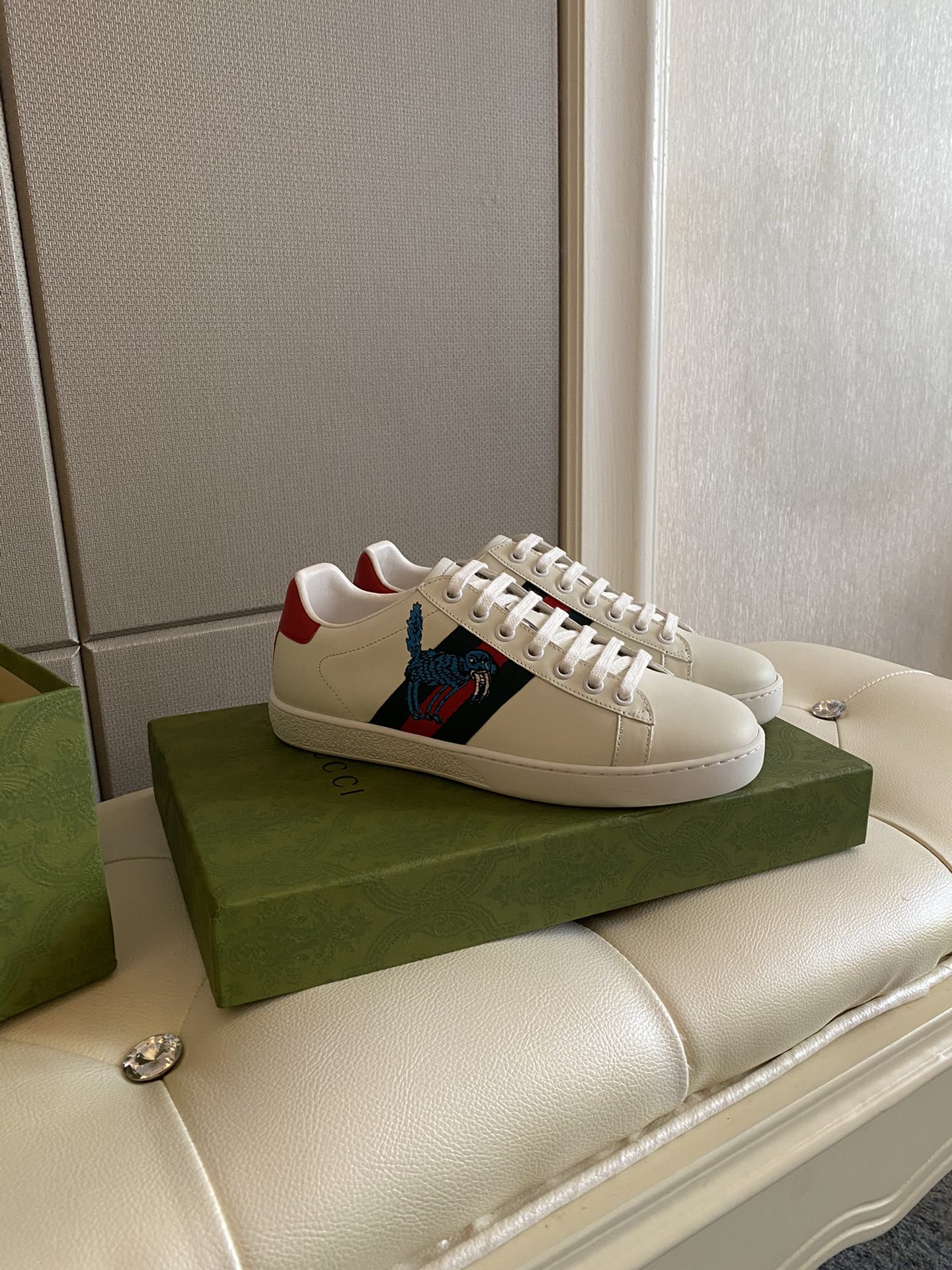 Gucci Women's Ace sneaker with bee sneaker 4 - vstockx