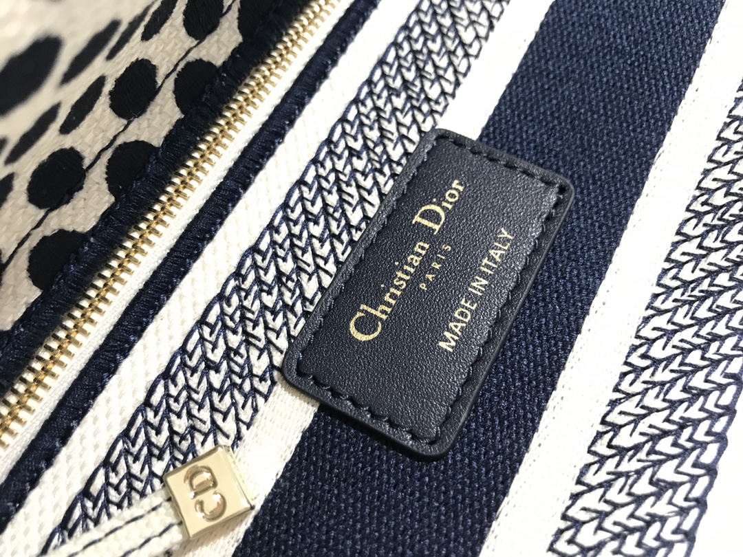 Handbag Dior M0565 24*20*11 cm - vstockx