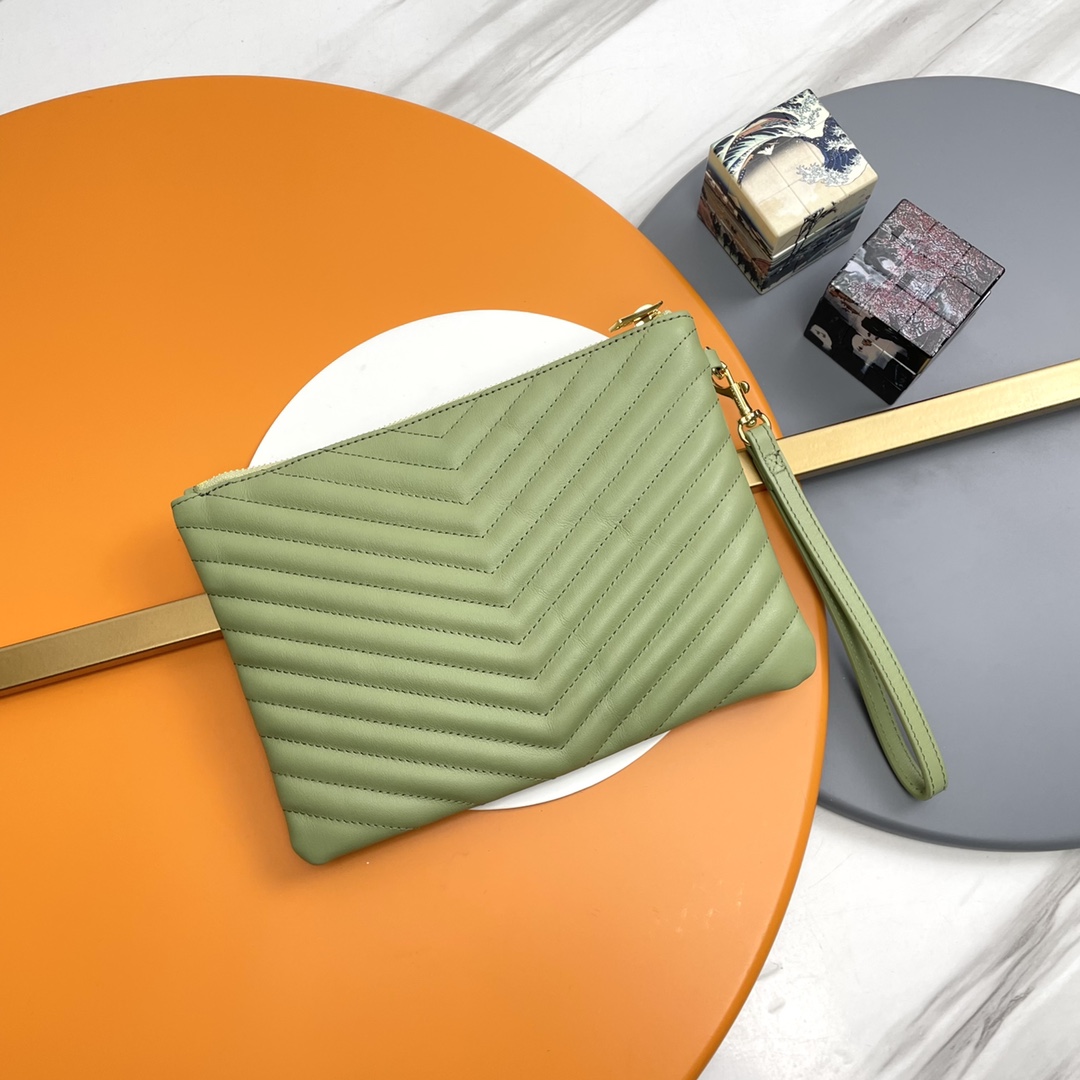 Handbags SAINT LAURENT 379039 size 24  17.5  1.5 cm - vstockx