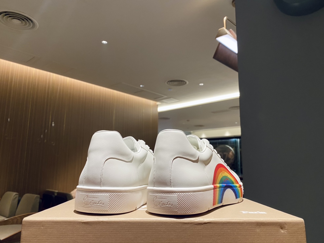 Christian Louboutin Low Top Sneakers 6 - vstockx