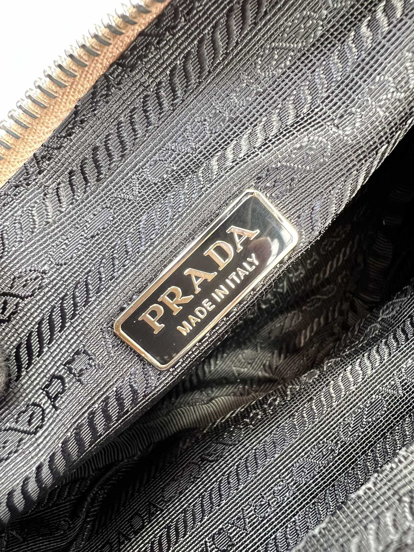 handbags prada 1BH190 26*14*12 - vstockx
