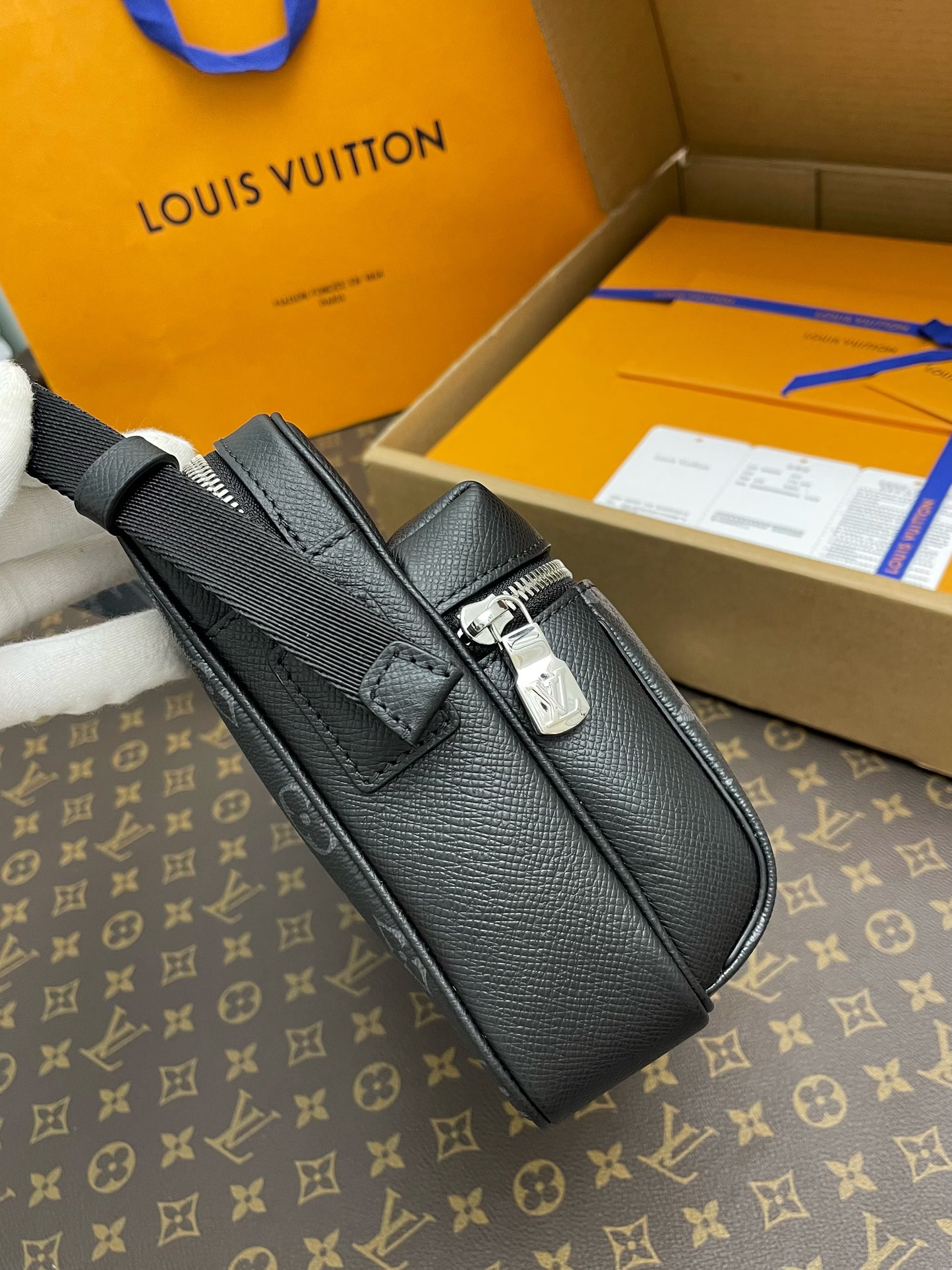 Handbags Louis Vuitton M30233 size:26*20*10.5 cm - vstockx