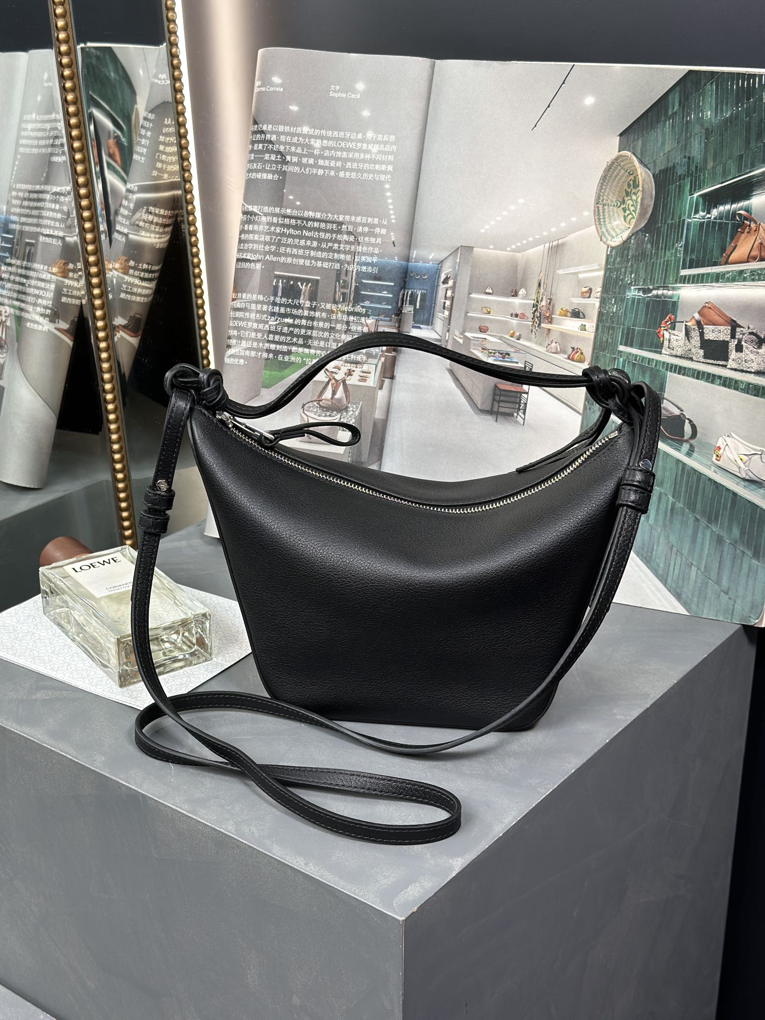 Handbags LOEWE   size:28-17-9.5 cm - vstockx