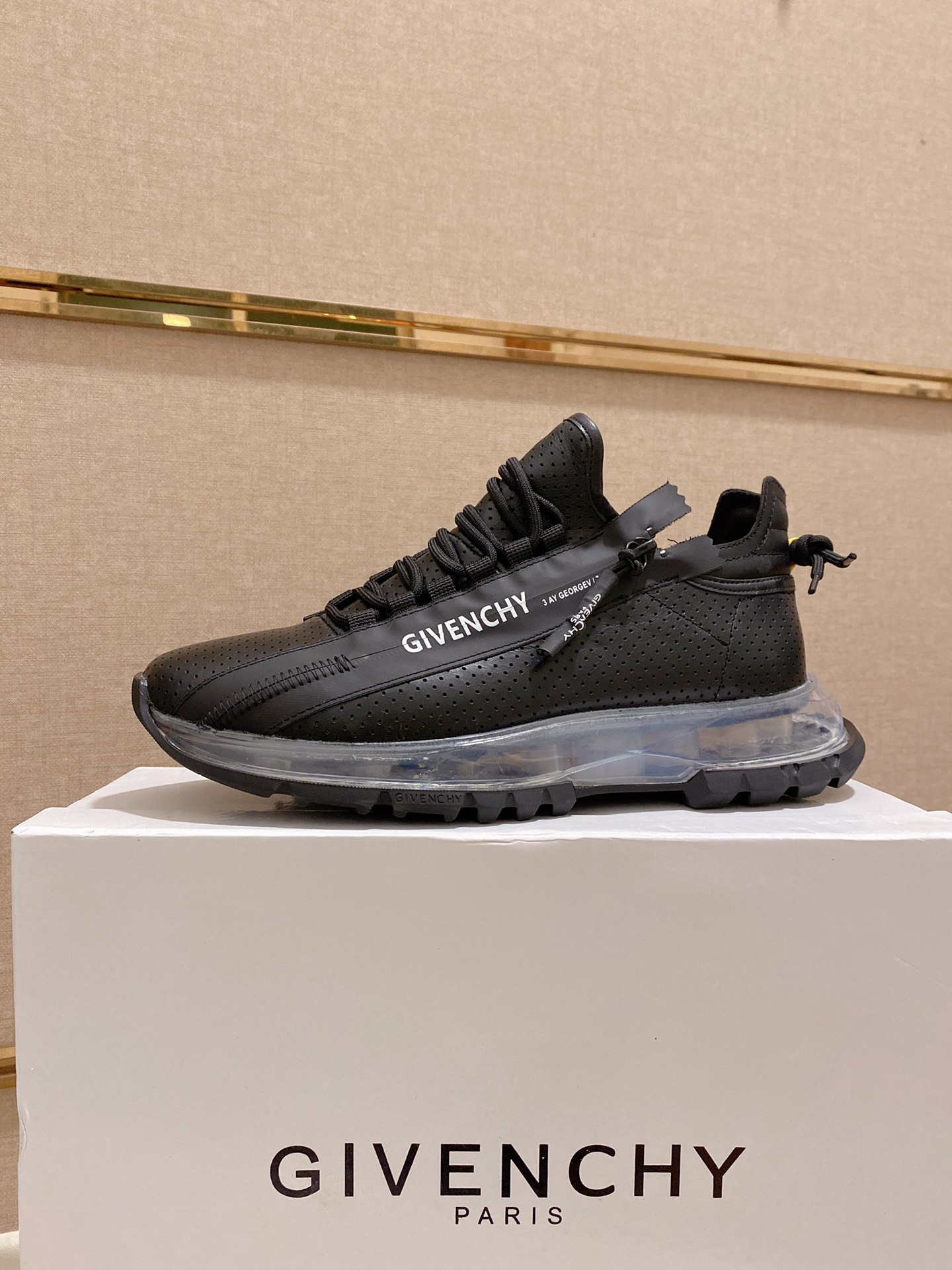 Givenchy Spectre Zip Sneakers 6 - vstockx