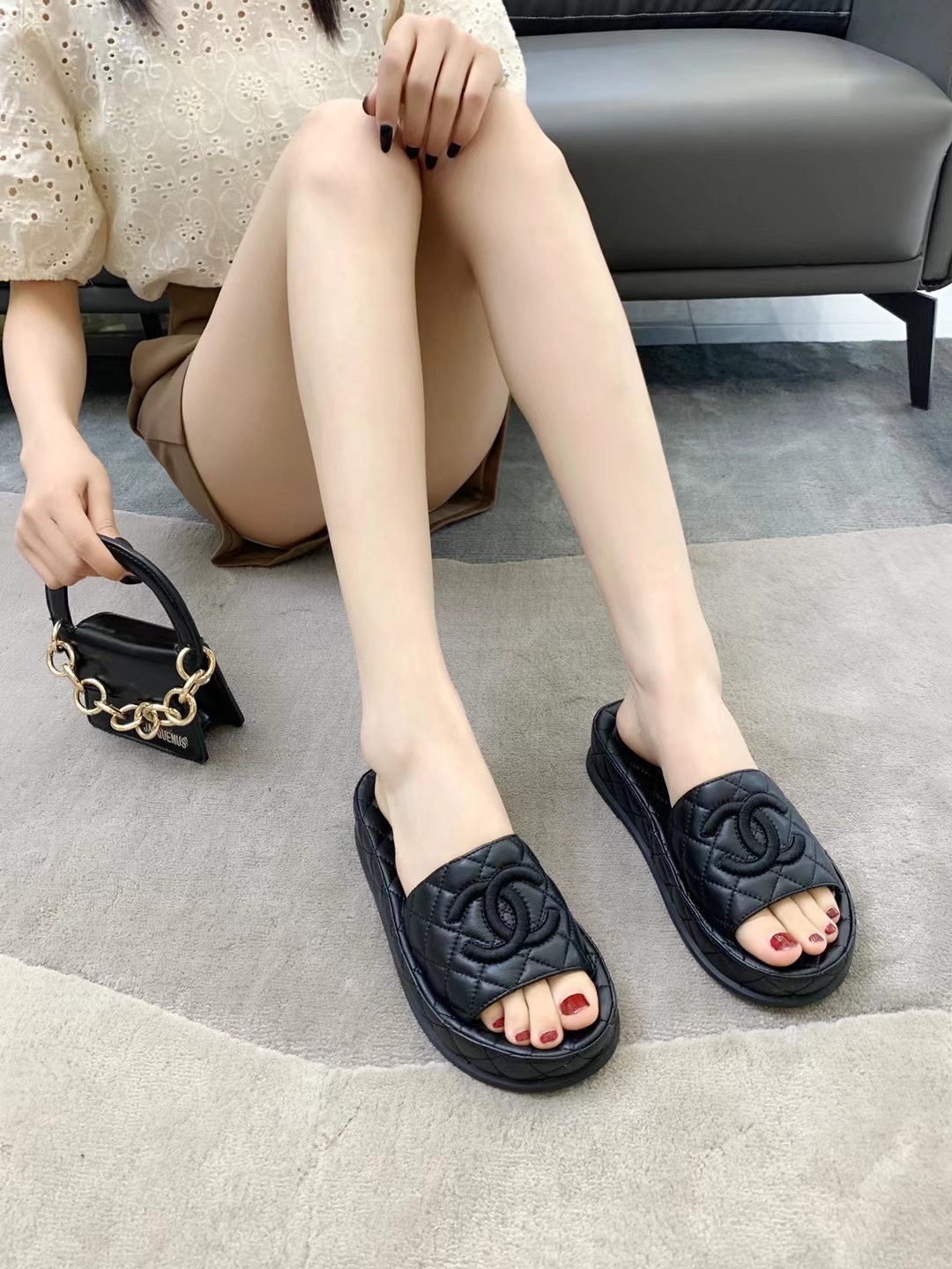 Chanel Slides 9 - vstockx