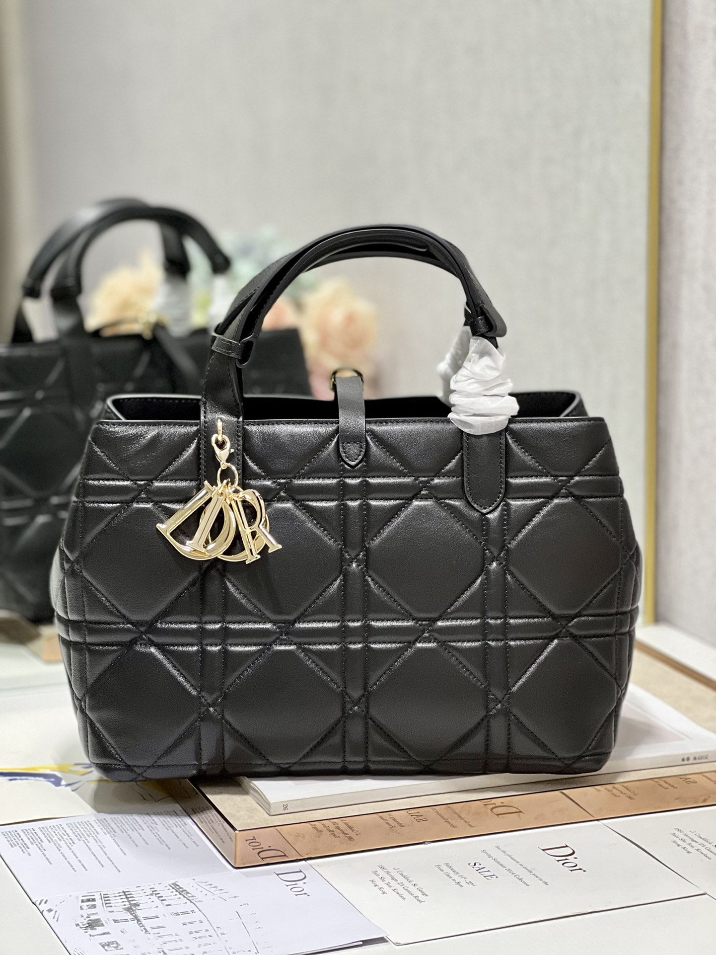 Handbag Dior 1188 size 30  36  15 cm - vstockx