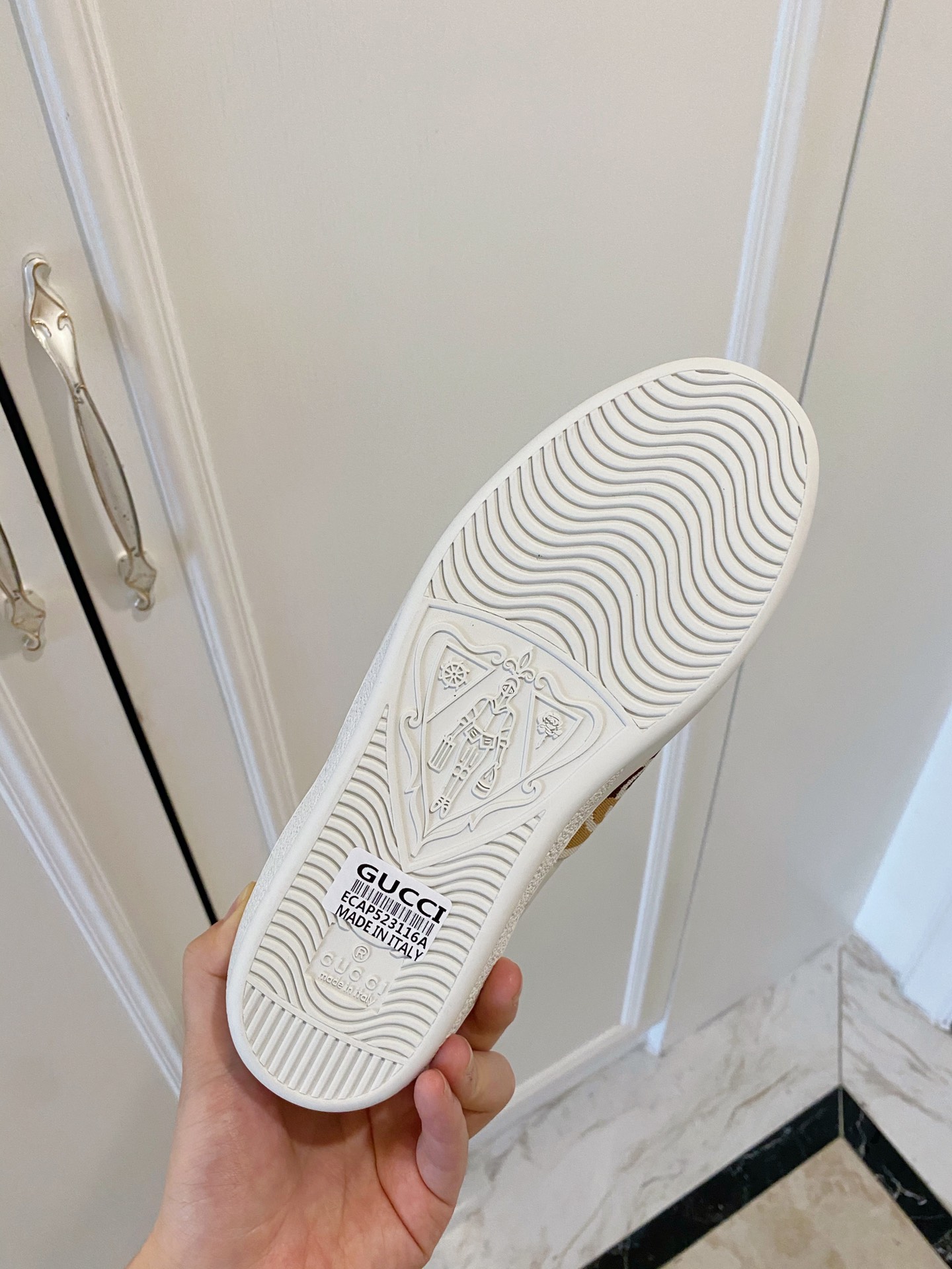 Gucci Women's Ace sneaker with bee sneaker 4 - vstockx