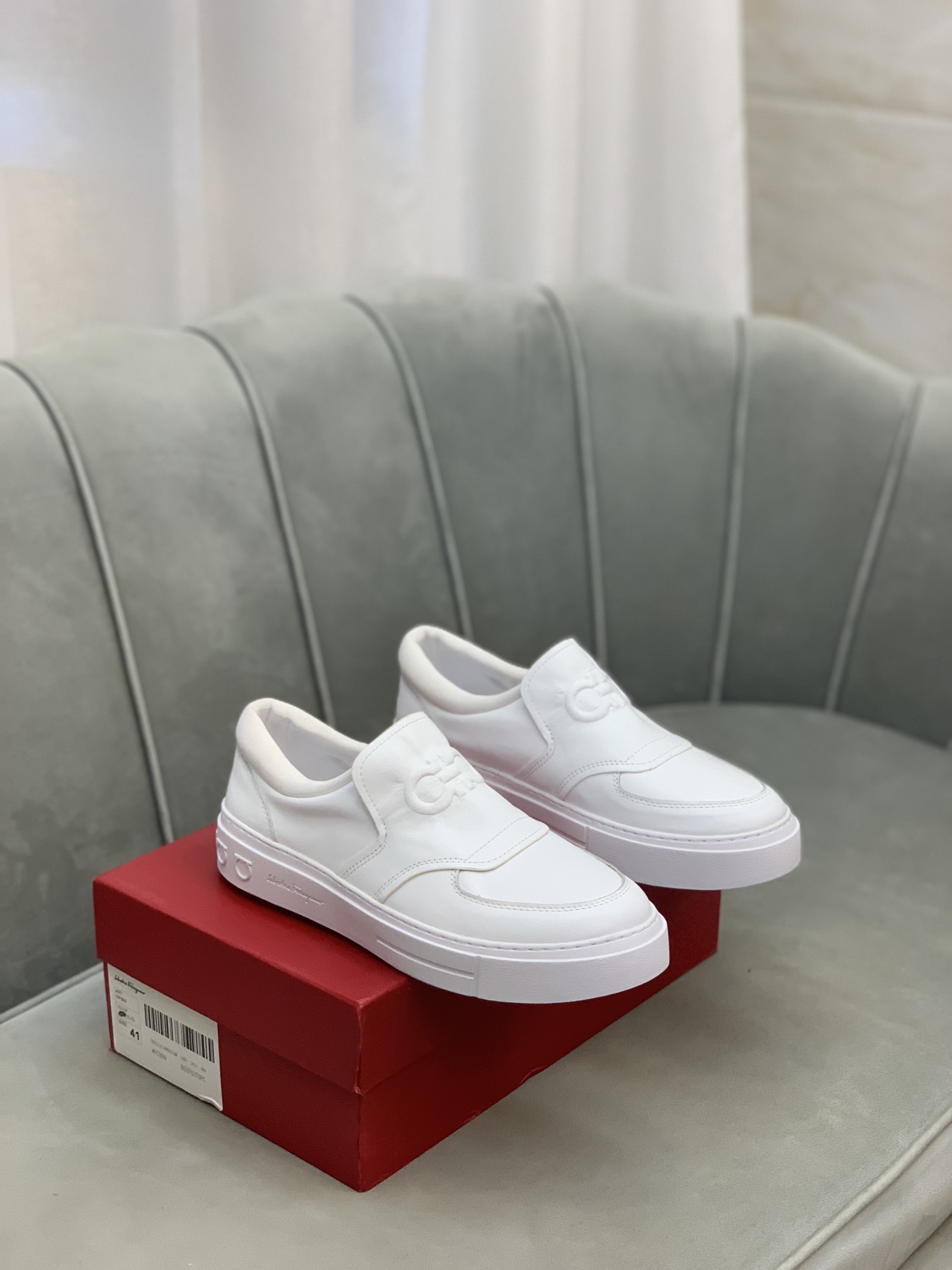 Salvatore Ferragamo Gancini Sneaker 1 - vstockx