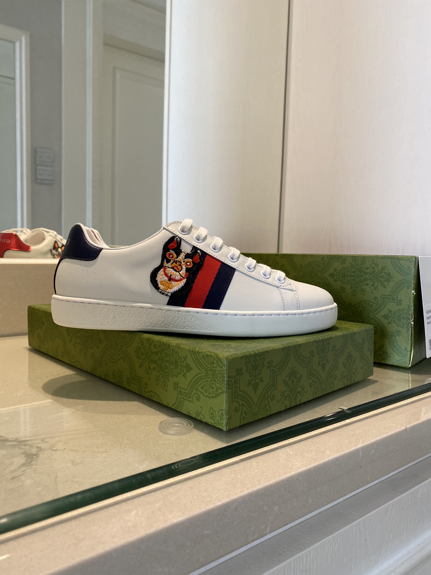 Gucci Women's Ace sneaker with bee sneaker 4 - vstockx