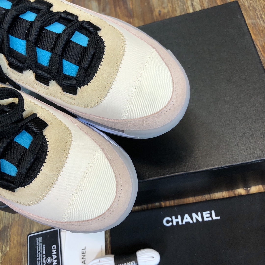 Chanel Fabric & Suede Calfskin Low Top Sneaker 17 - vstockx
