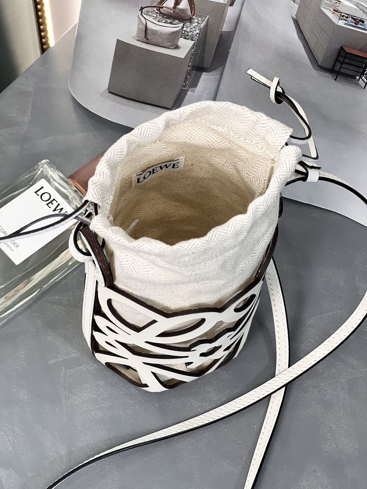 Handbags LOEWE  size:21-12-7 cm - vstockx