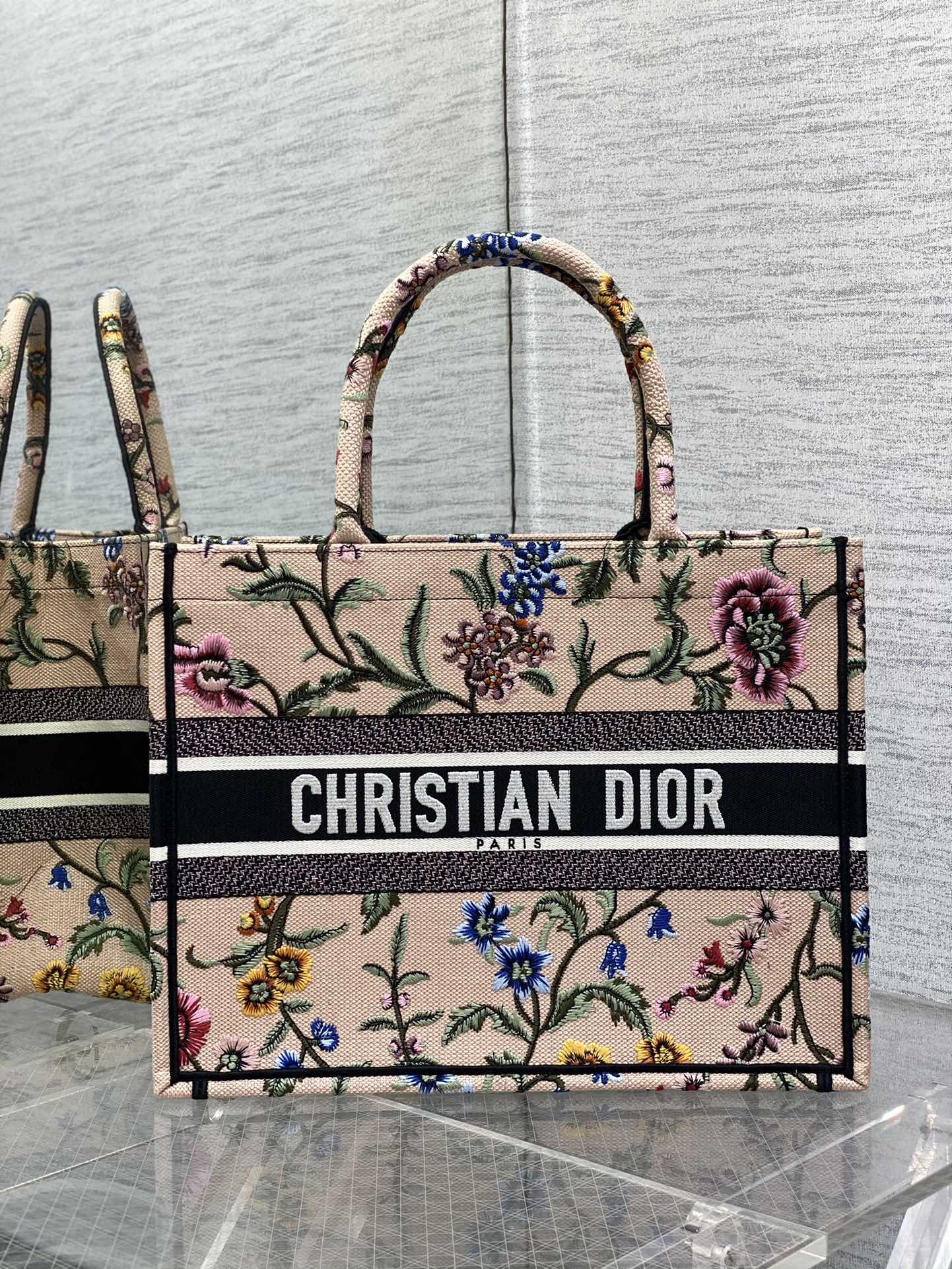Handbag Dior size 36*18*28 cm - vstockx