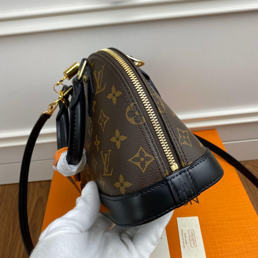 Handbag Louis Vuitton M53152 size 25*19*2cm Black - vstockx