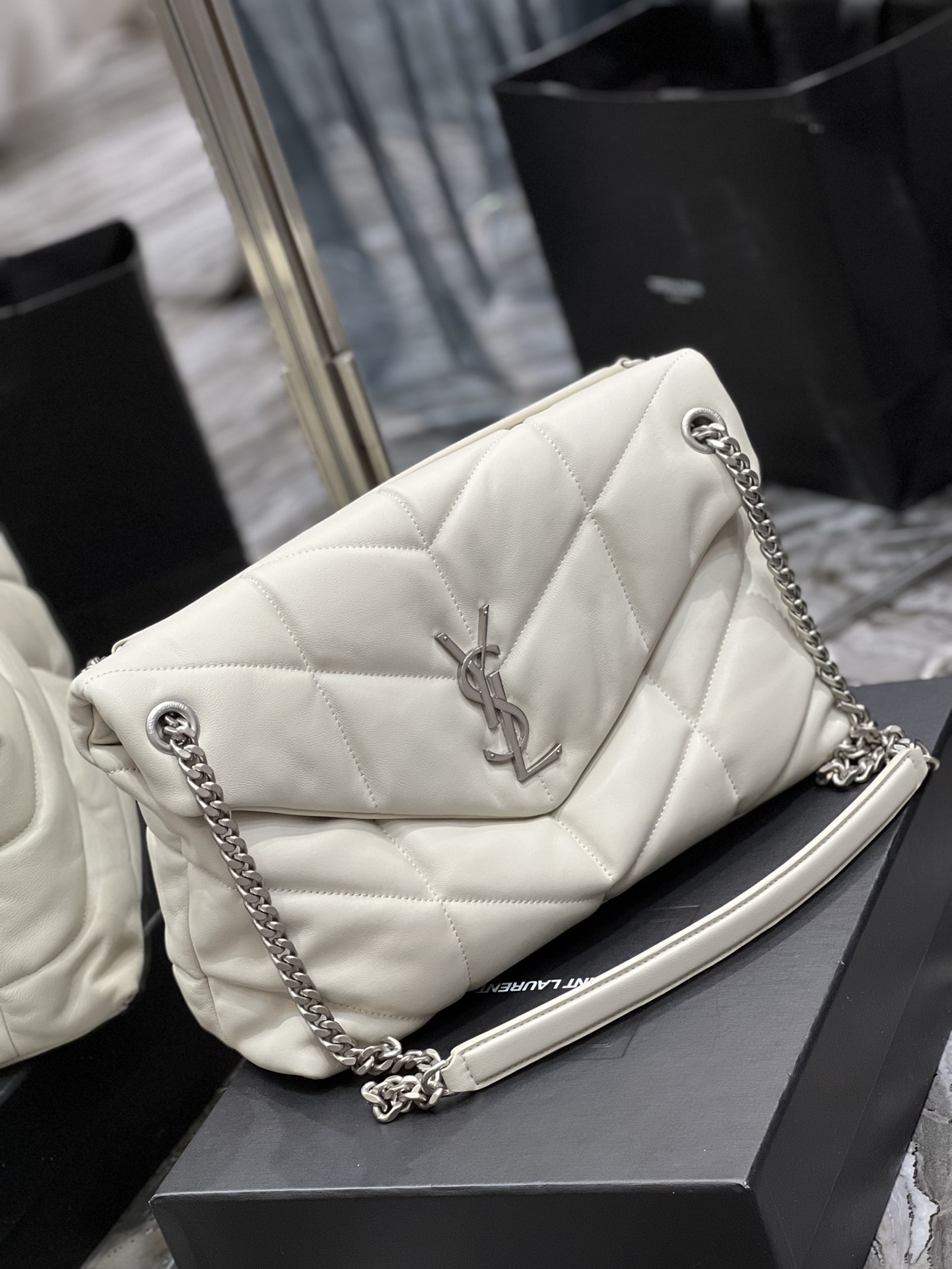 Handbags SAINT LAURENT 577475 size 35x23x13.5 cm - vstockx