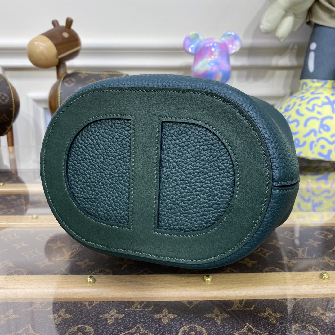 Handbags Hermes picotin size :18x2.5 x22 cm - vstockx