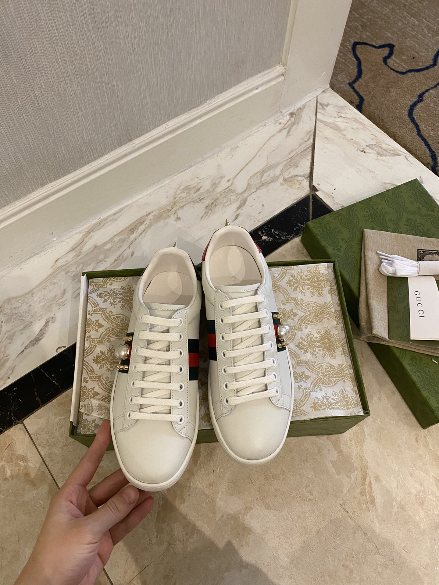 Gucci Women's Ace sneaker with bee sneaker 4 - vstockx