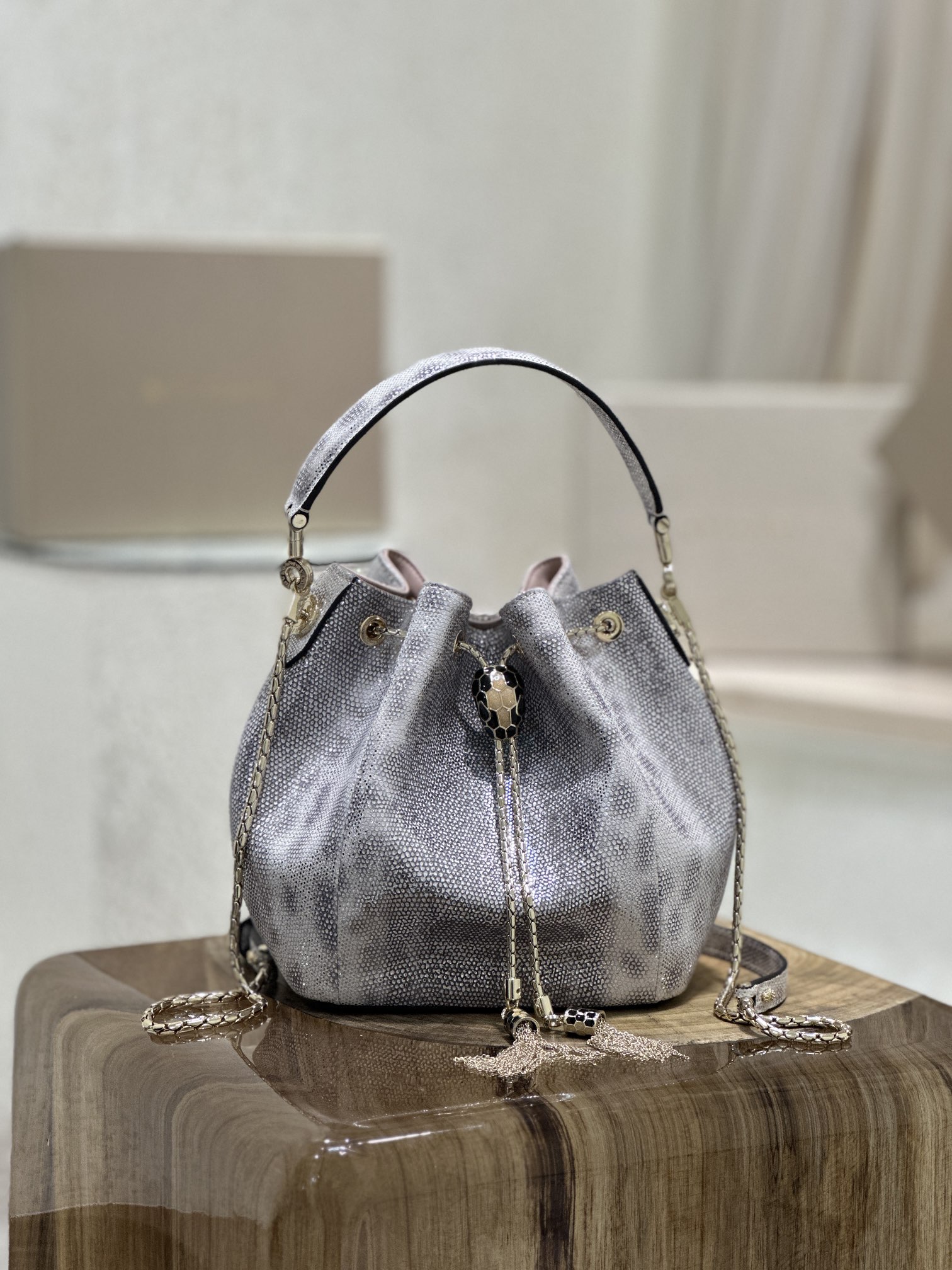 Handbags Bvlgari 287614 size:16*19*11 cm - vstockx