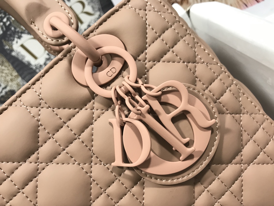 Handbag Dior M0565 size 24 x 20 x 11 cm - vstockx
