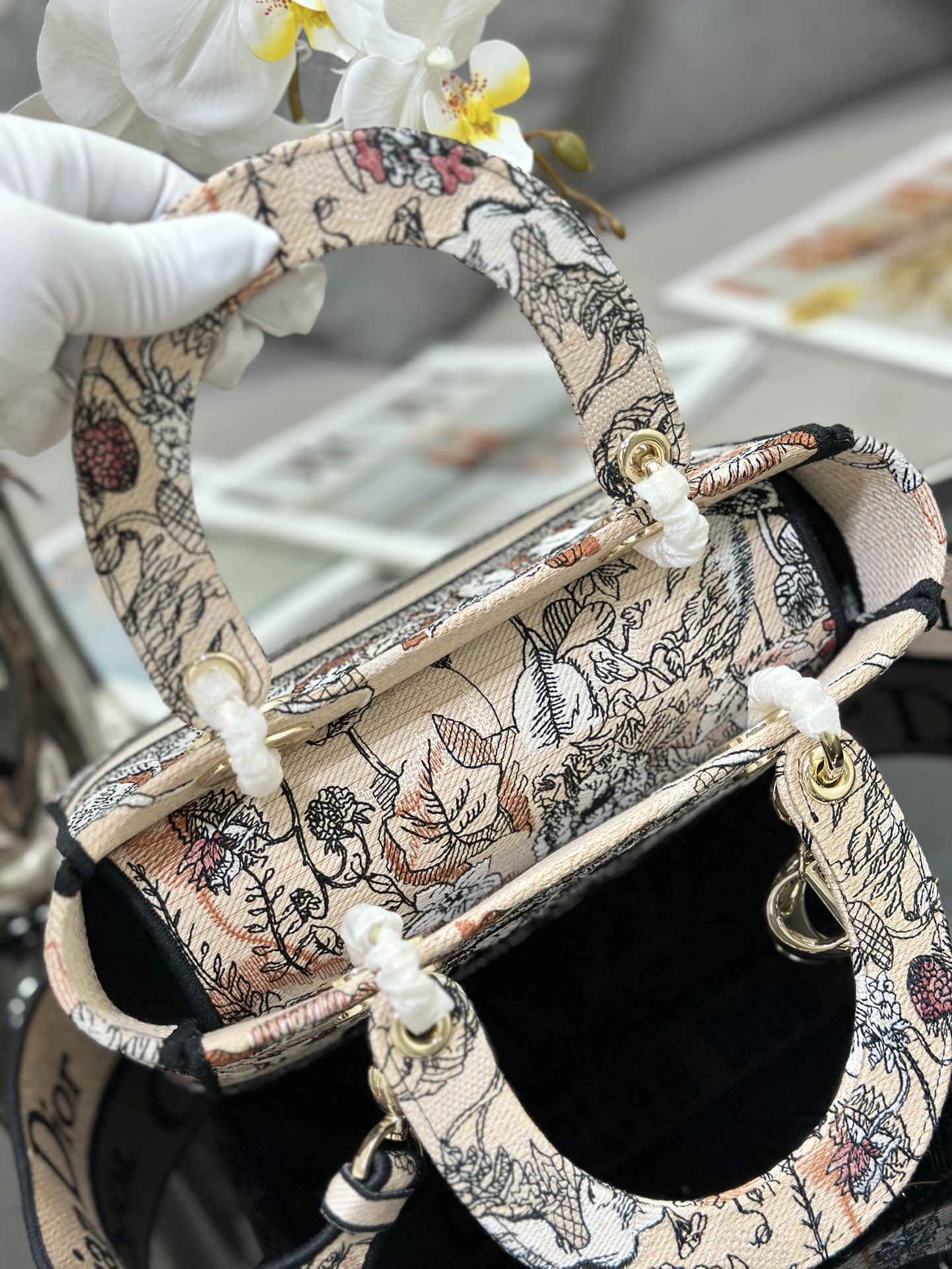 Handbag Dior M0565 size 24 x 20 x 11 cm - vstockx