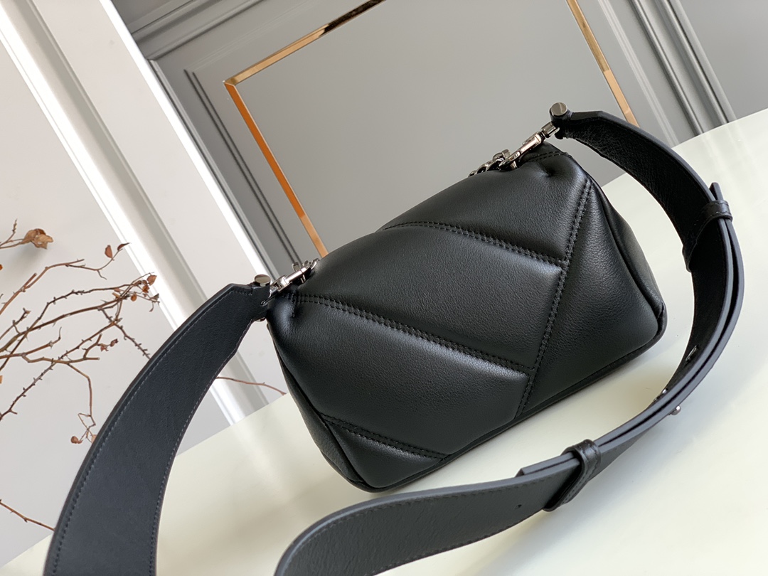 Handbags Bvlgari 2910850801 size:18*12*8 cm - vstockx