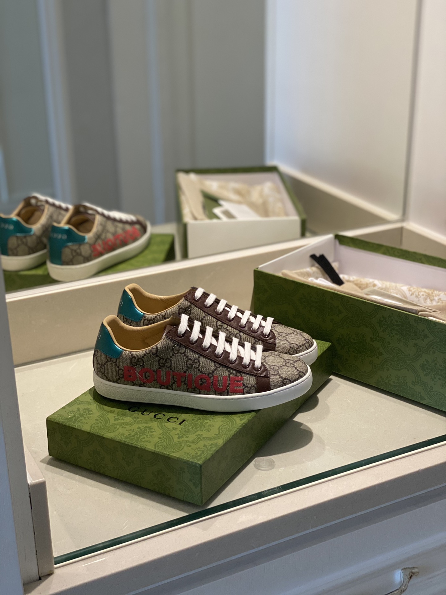 Gucci Women's Ace sneaker with bee sneaker 4 - vstockx