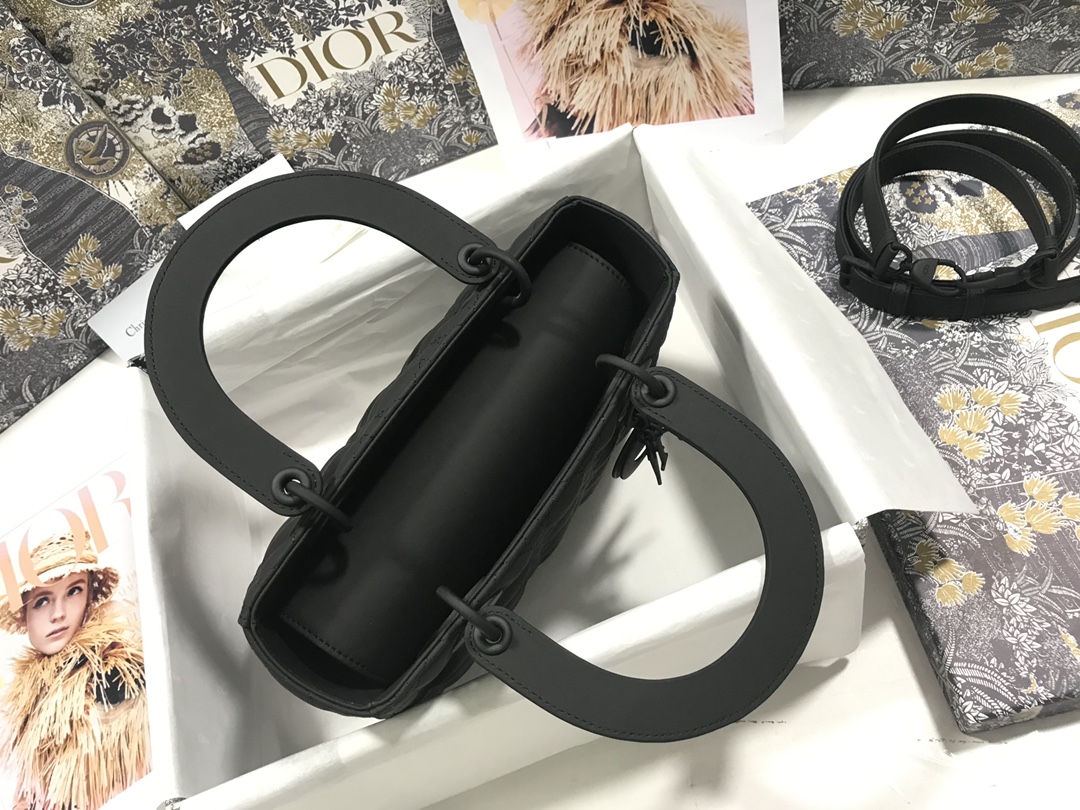 Handbag Dior M0565 size 24 x 20 x 11 cm - vstockx